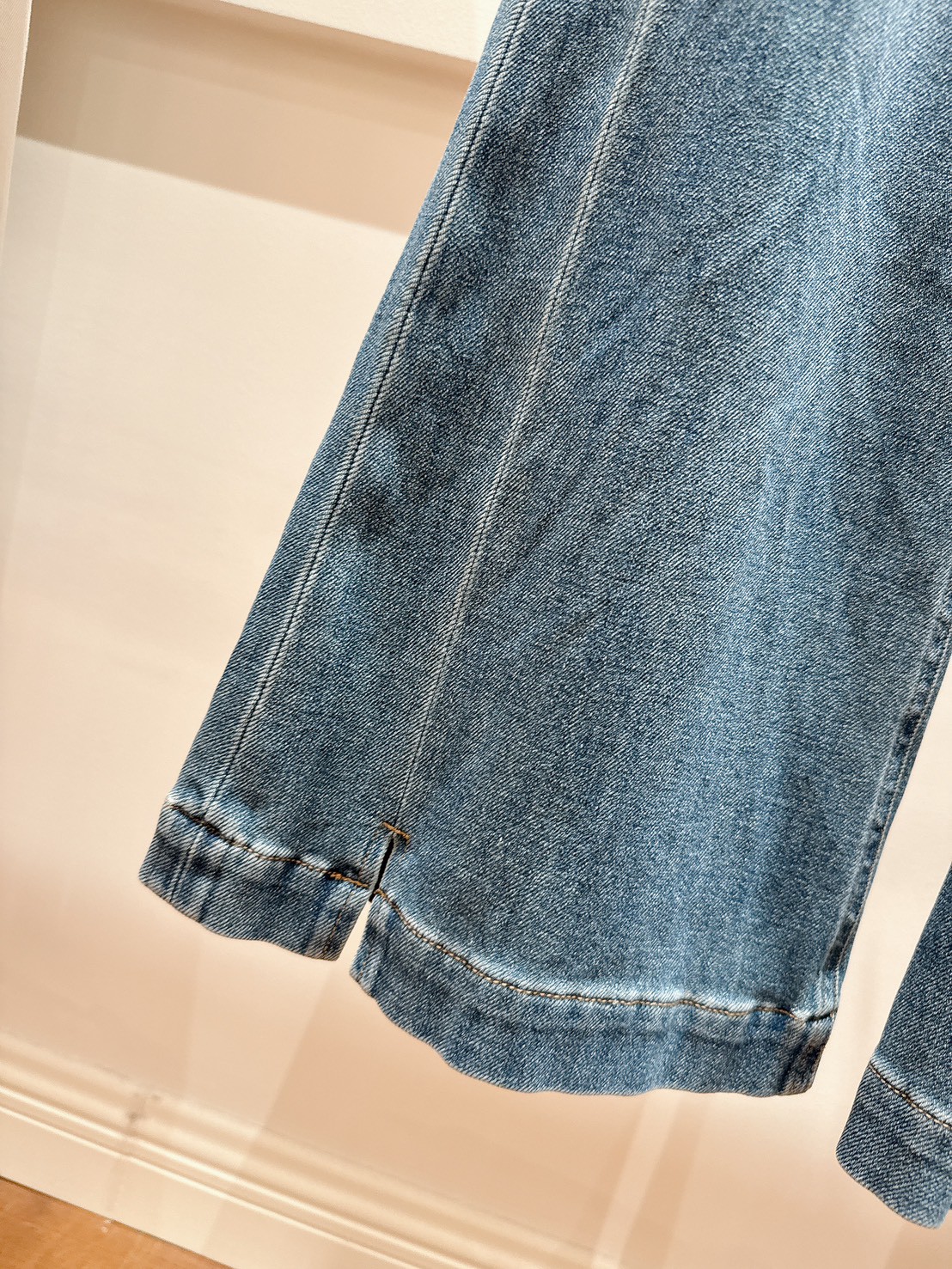 B39.半立體小馬彈性開衩牛仔褲