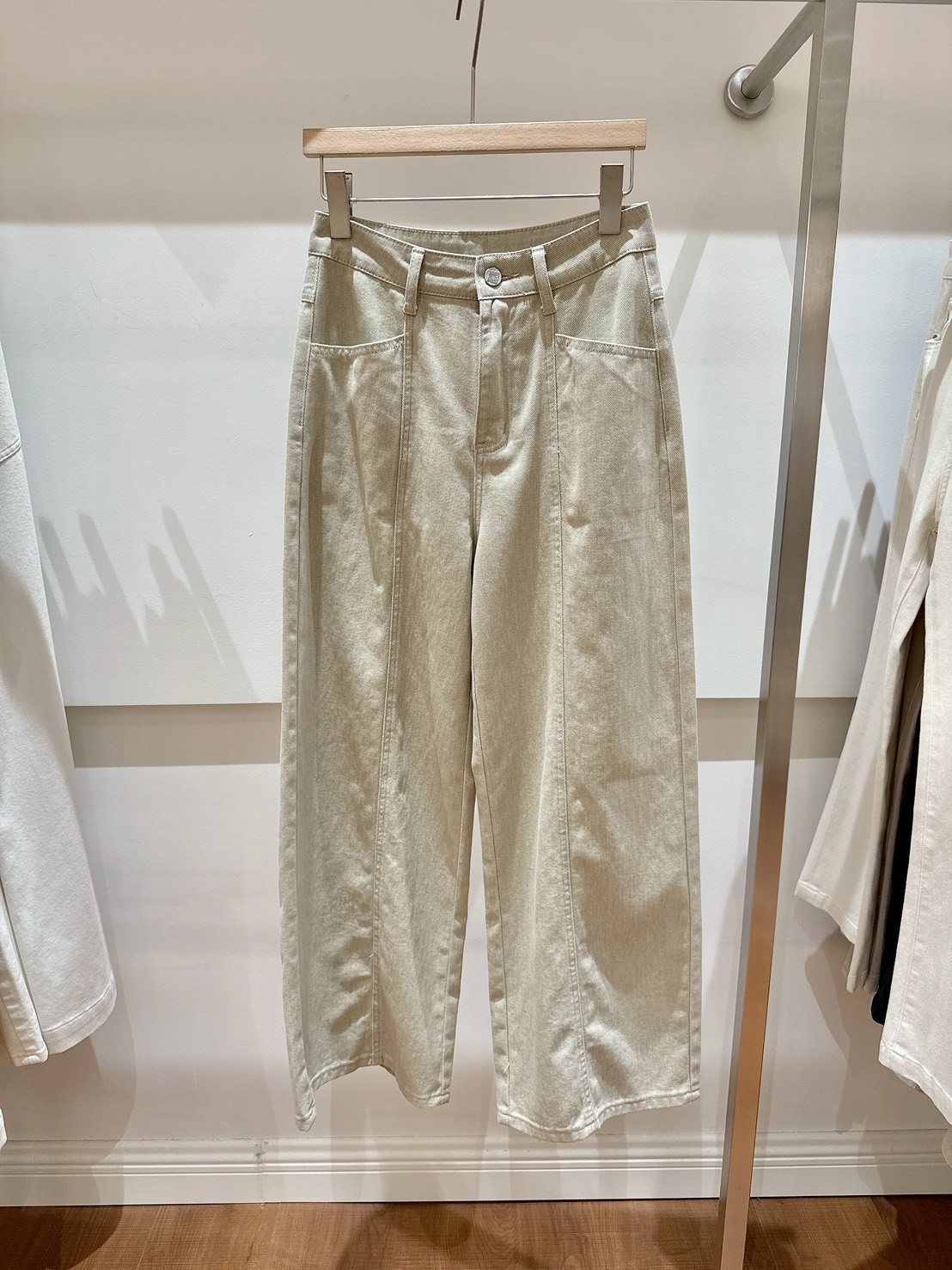 A05.造型側剪接落地牛仔褲