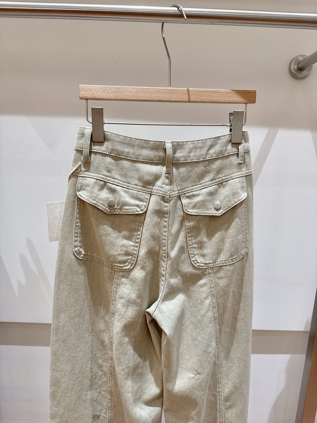 A05.造型側剪接落地牛仔褲