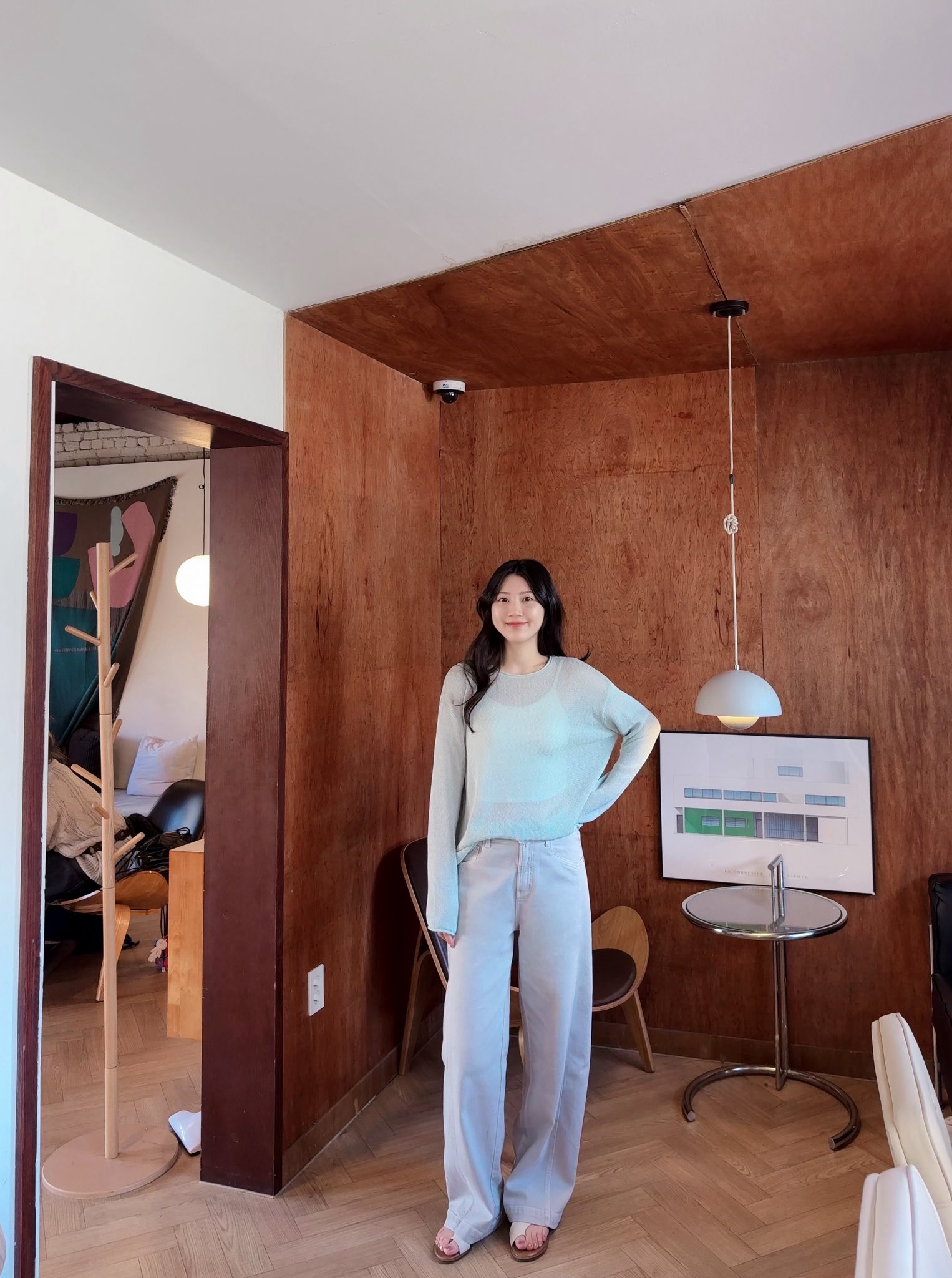 A69.淺藍洗色彈性剪接彎刀褲