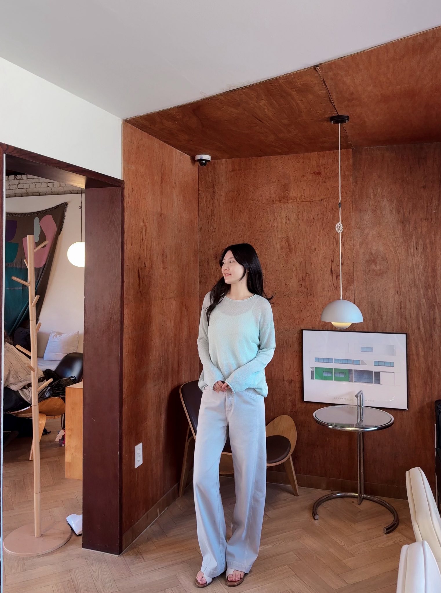 A69.淺藍洗色彈性剪接彎刀褲