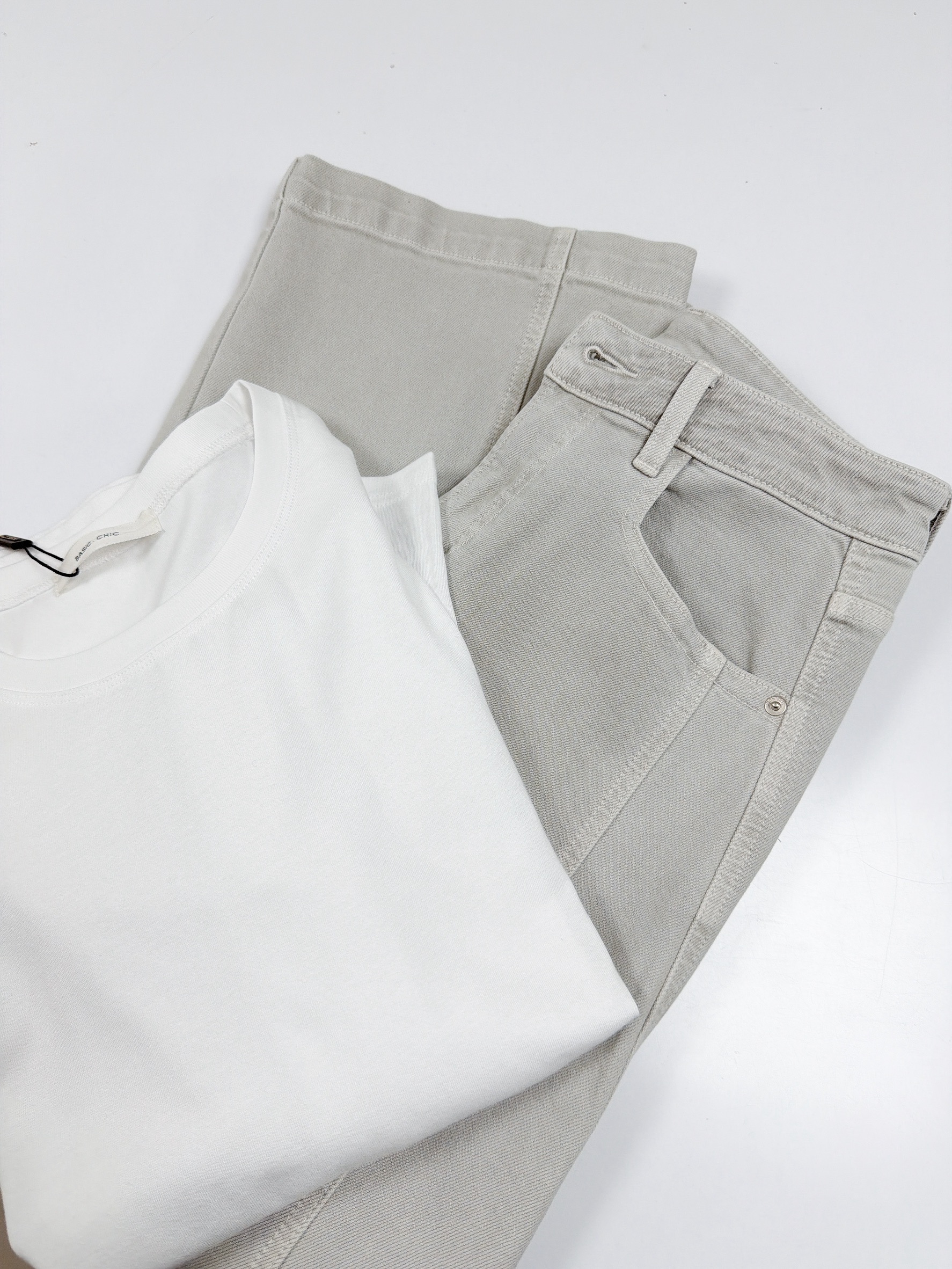 A69.淺藍洗色彈性剪接彎刀褲