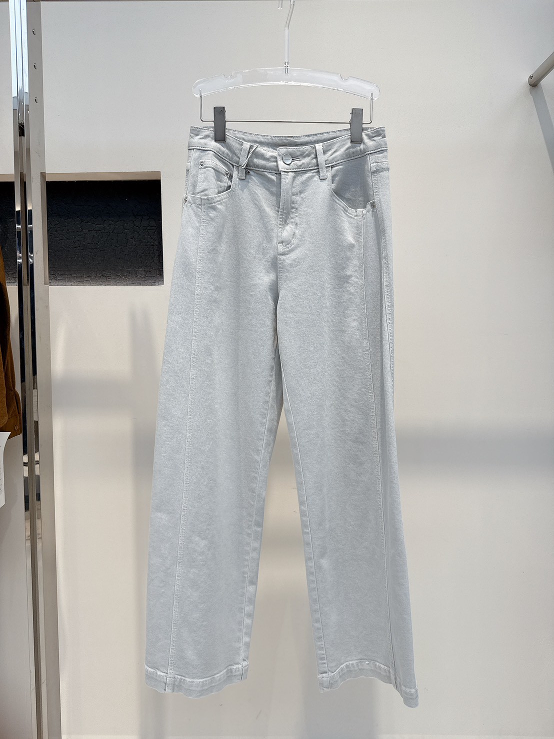 A69.淺藍洗色彈性剪接彎刀褲