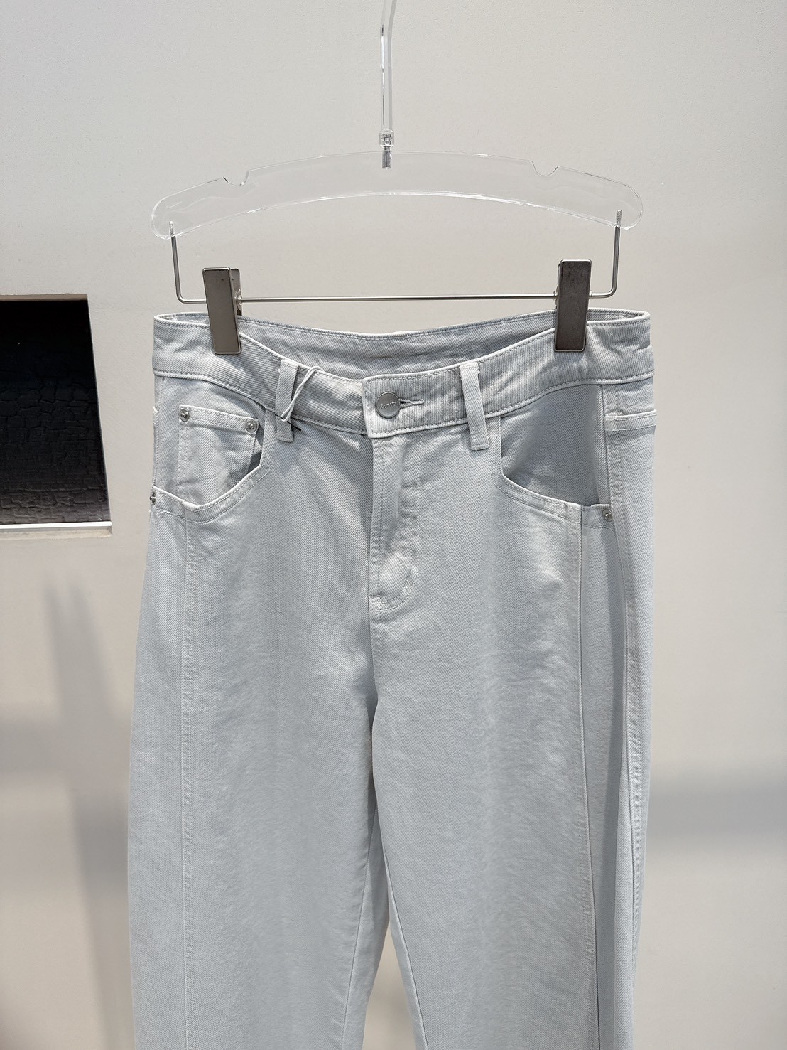 A69.淺藍洗色彈性剪接彎刀褲