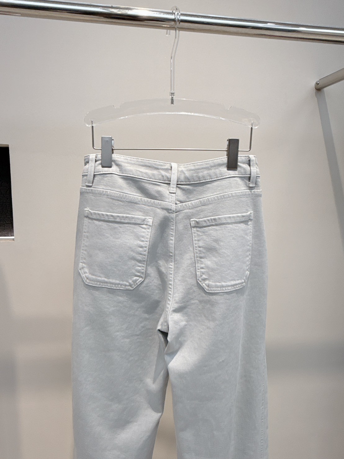 A69.淺藍洗色彈性剪接彎刀褲