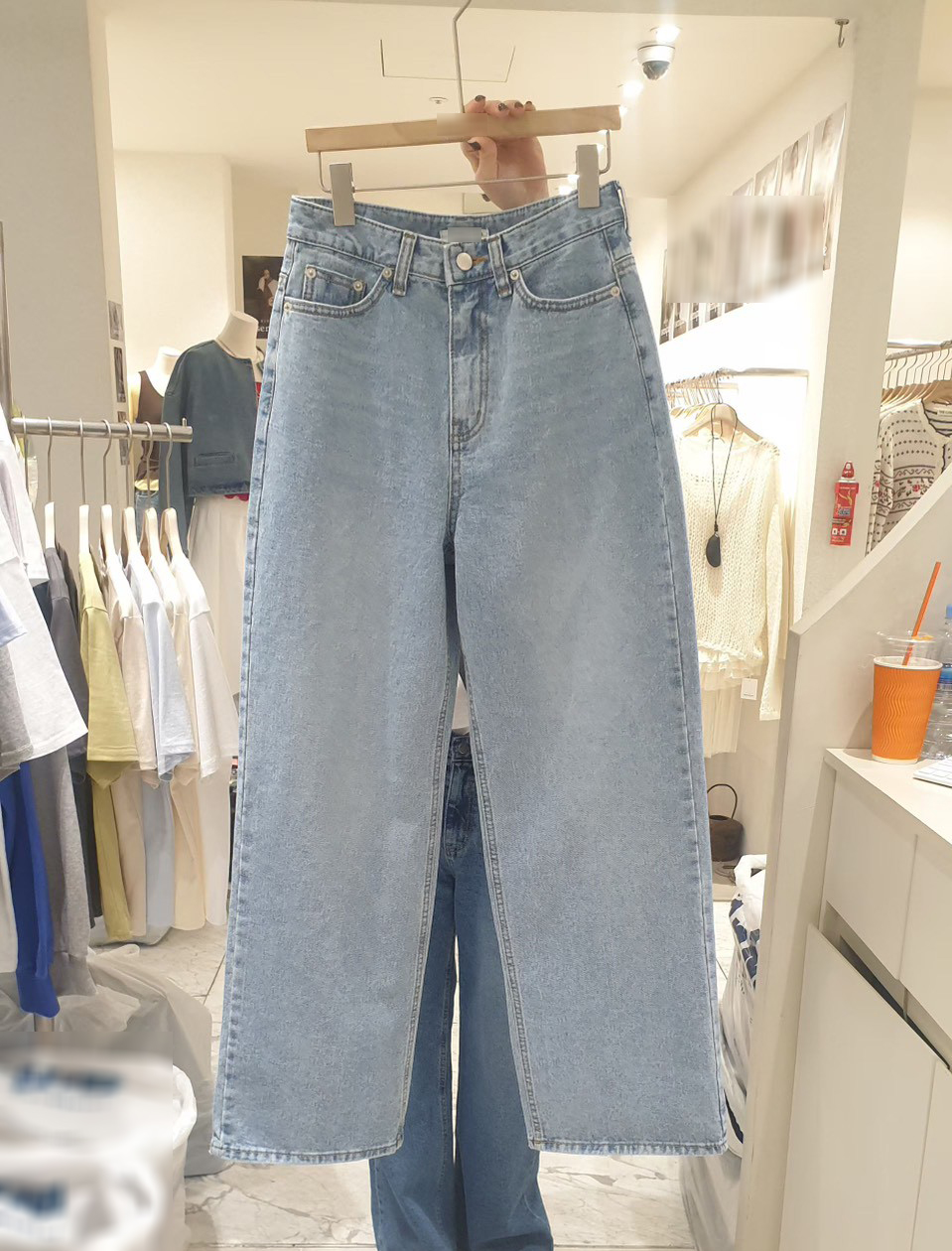 B62.小臉歐膩後中心車線牛仔褲