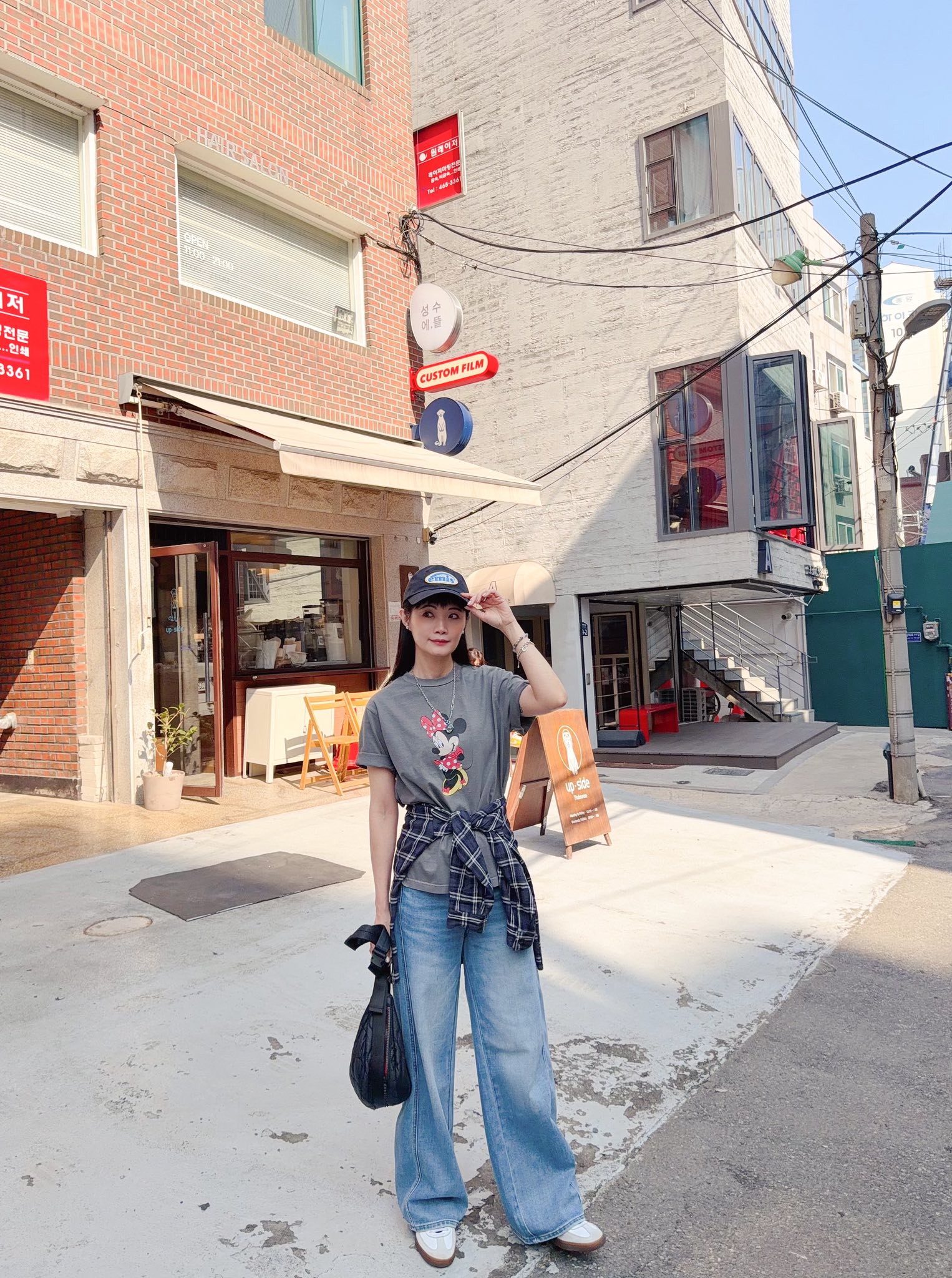 B99.側邊斜線車縫刷色牛仔褲