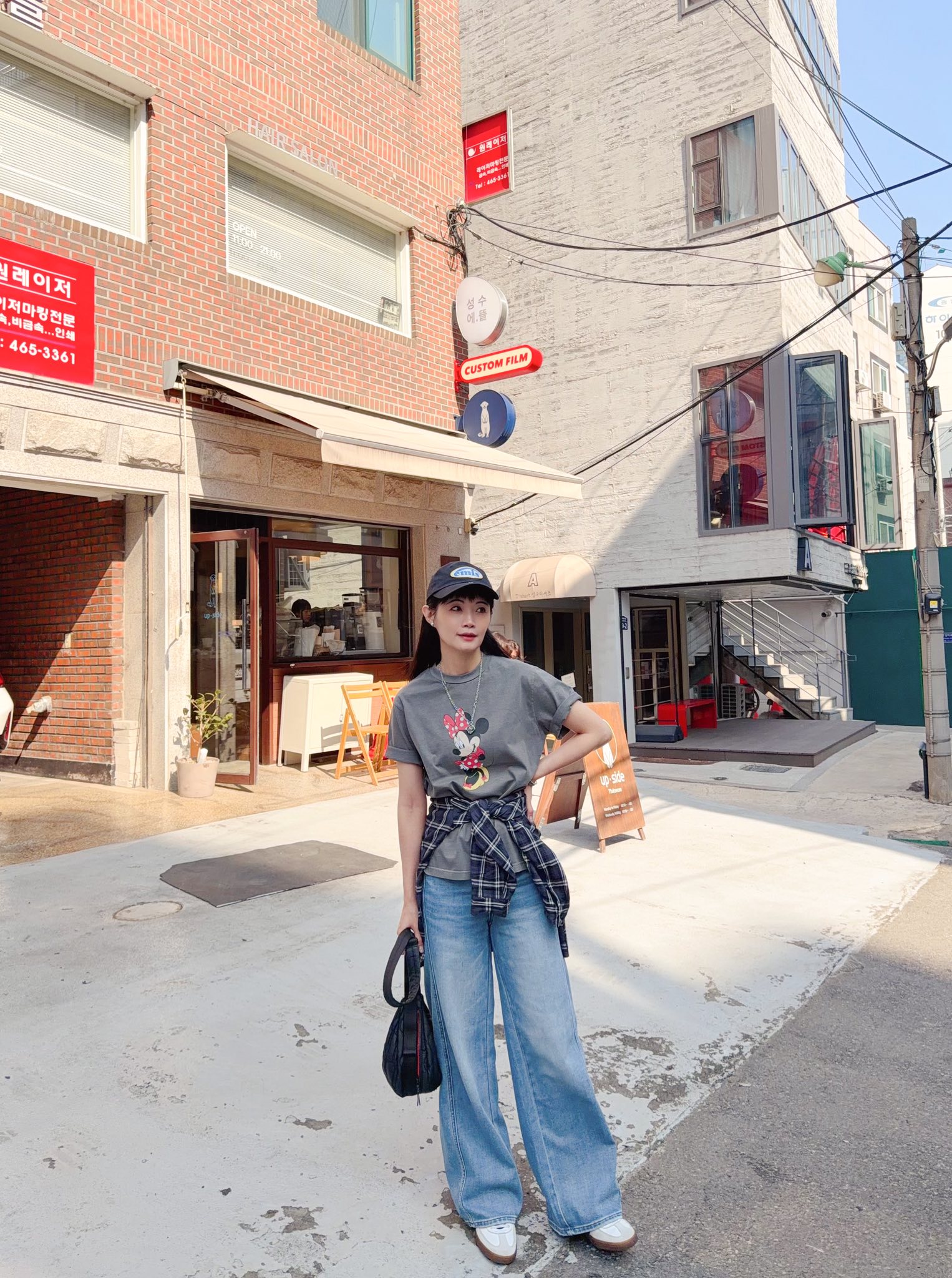 B99.側邊斜線車縫刷色牛仔褲