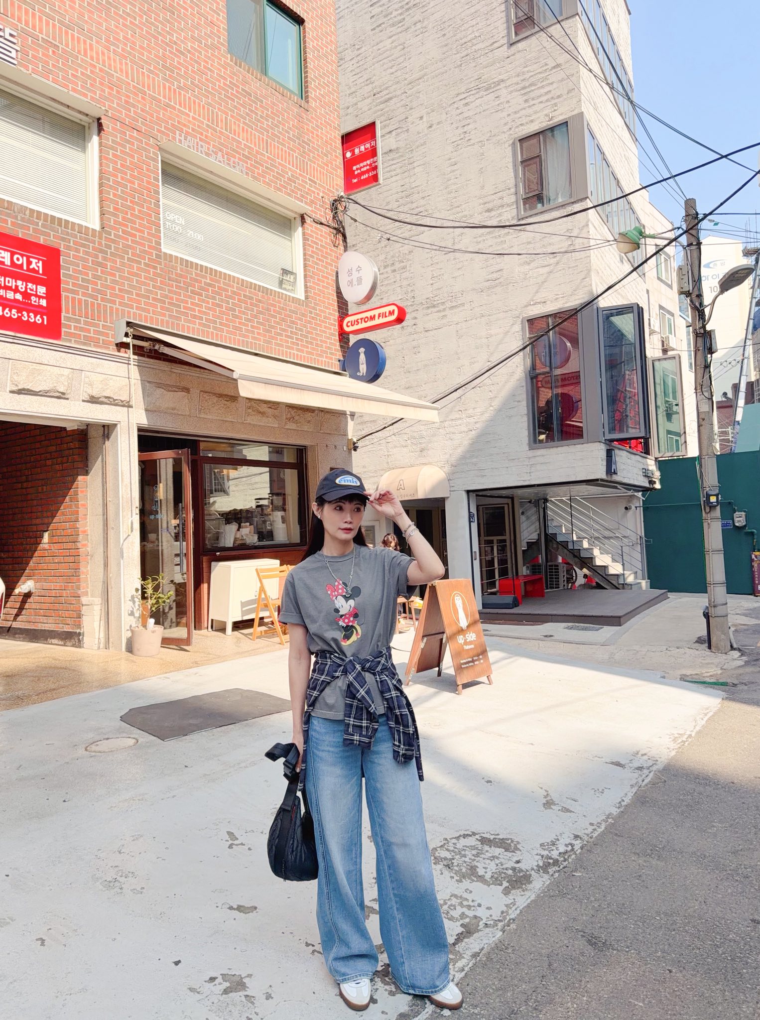 B99.側邊斜線車縫刷色牛仔褲