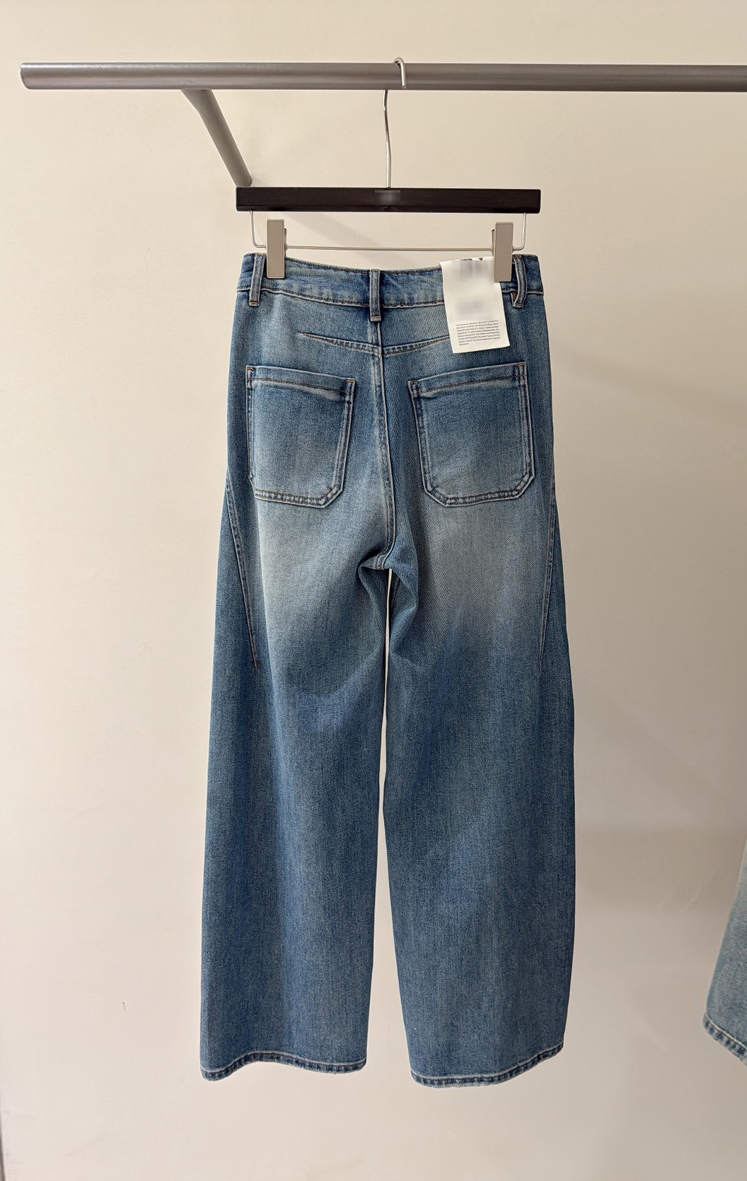 側邊斜線車縫刷色牛仔褲