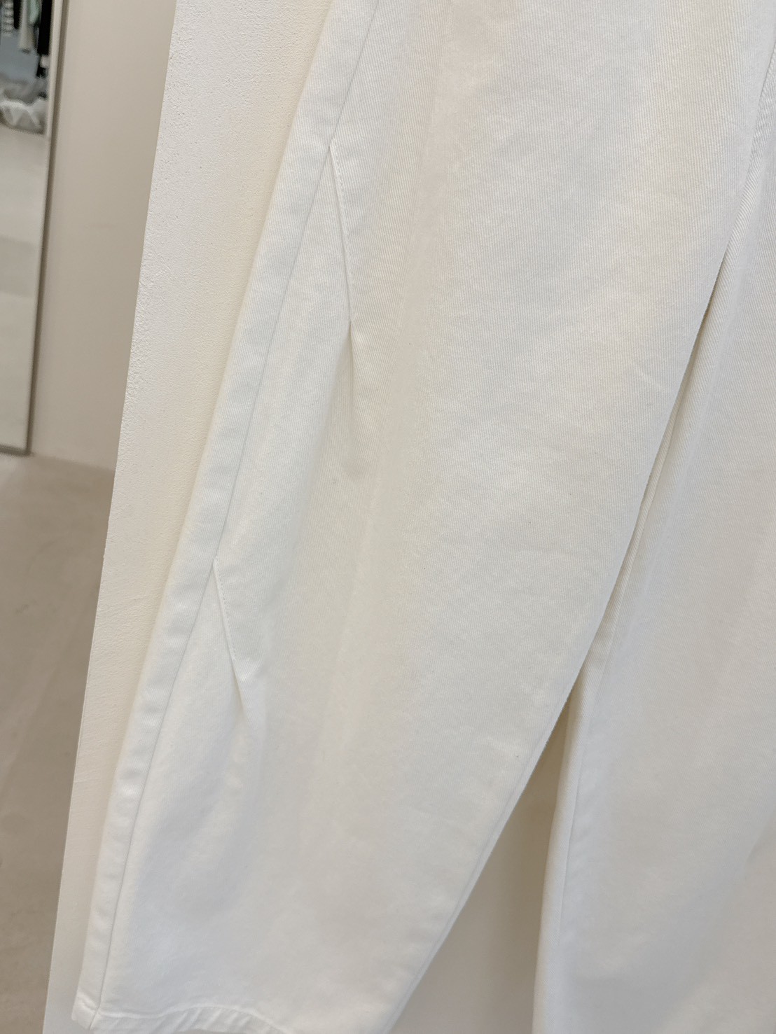 B36.慵懶側邊立體車縫白寬褲