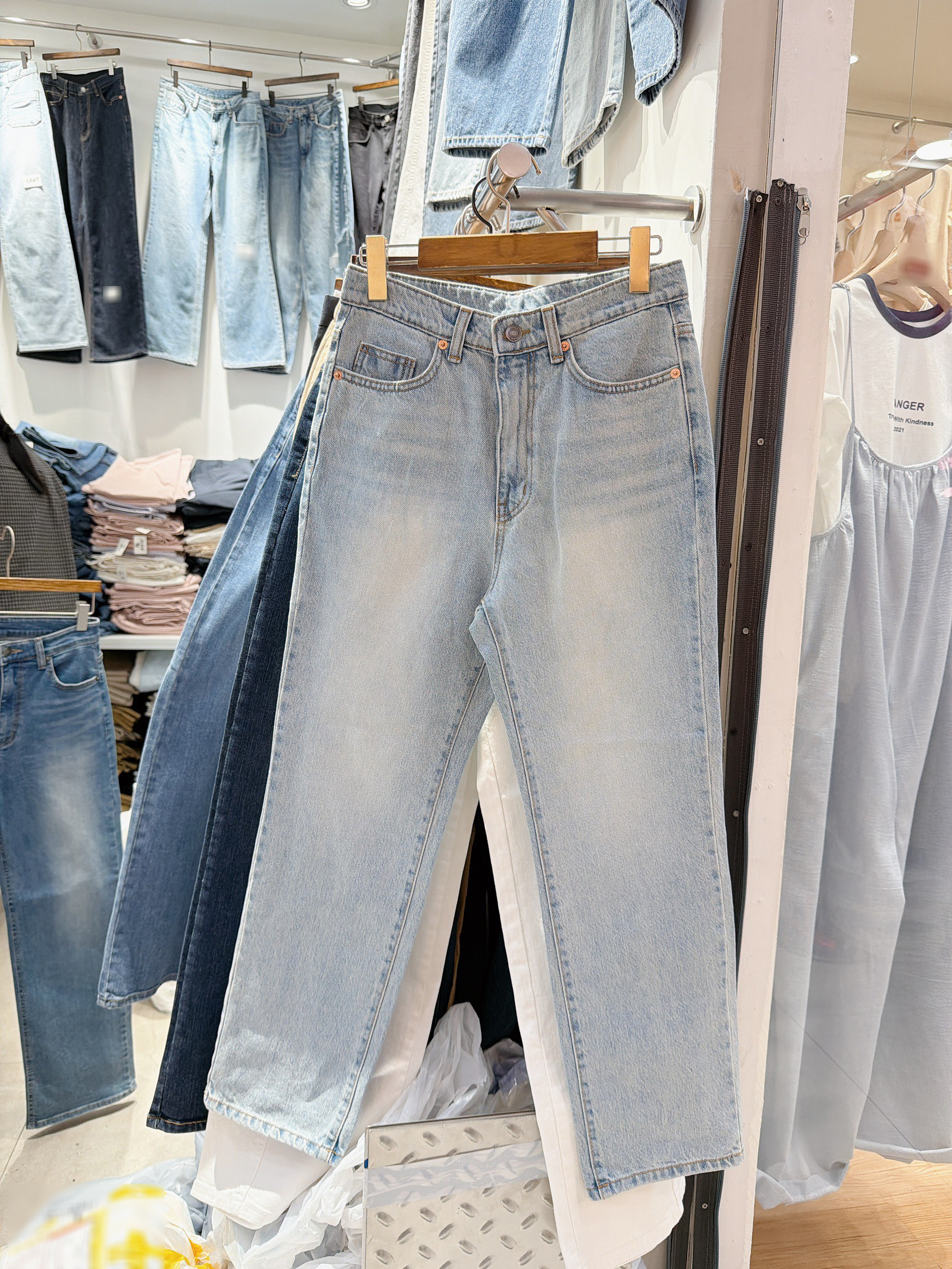 B33.綠繡線淺藍九分男友牛仔褲