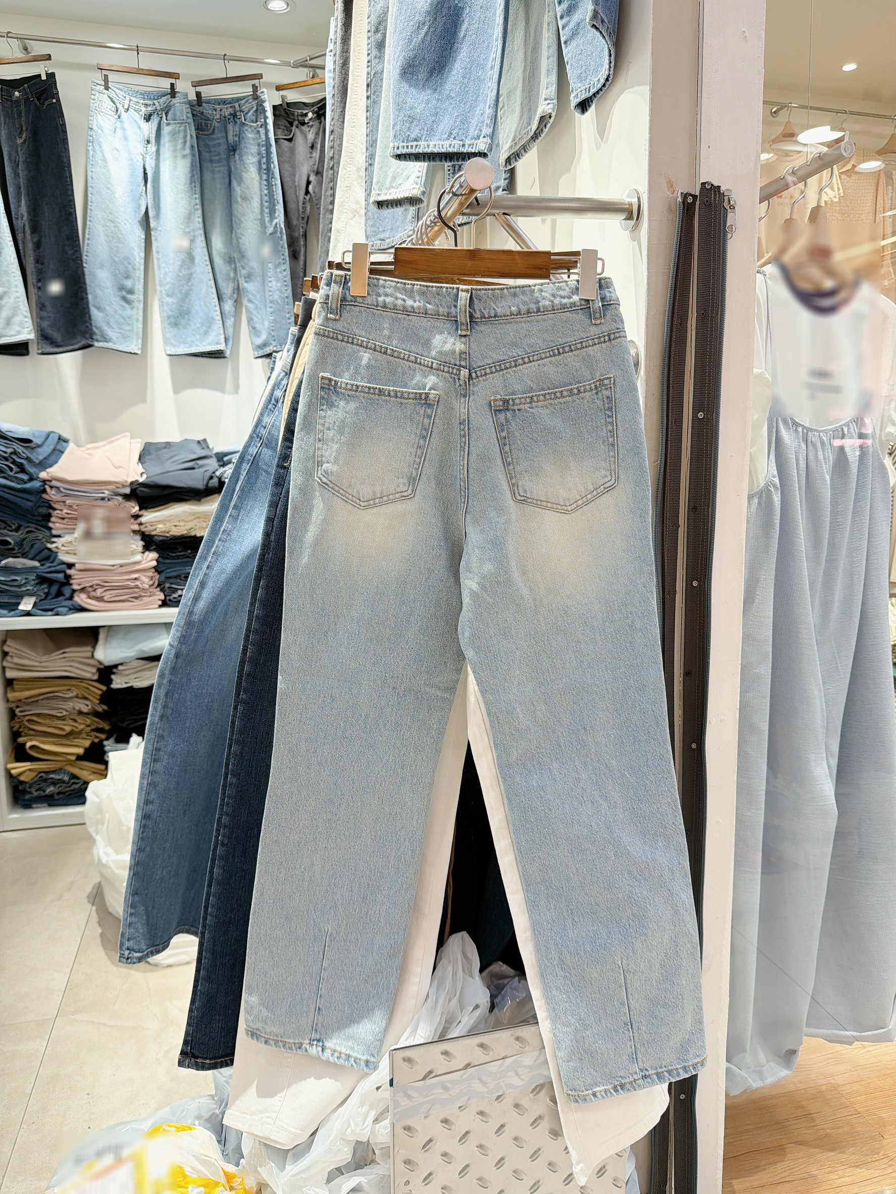 B33.綠繡線淺藍九分男友牛仔褲