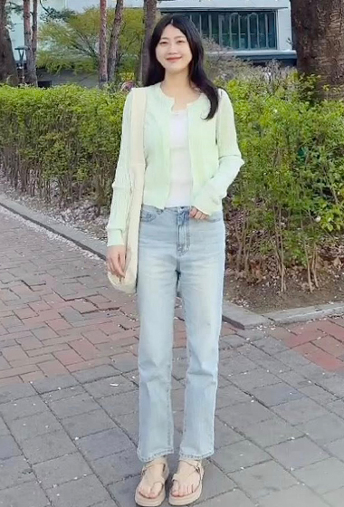 B33.綠繡線淺藍九分男友牛仔褲