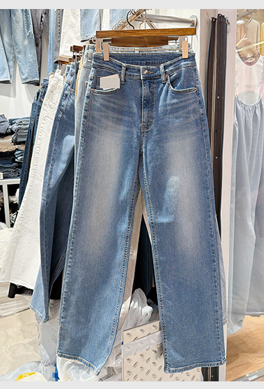 B34.綠繡線大腿刷白直筒彈性牛仔褲