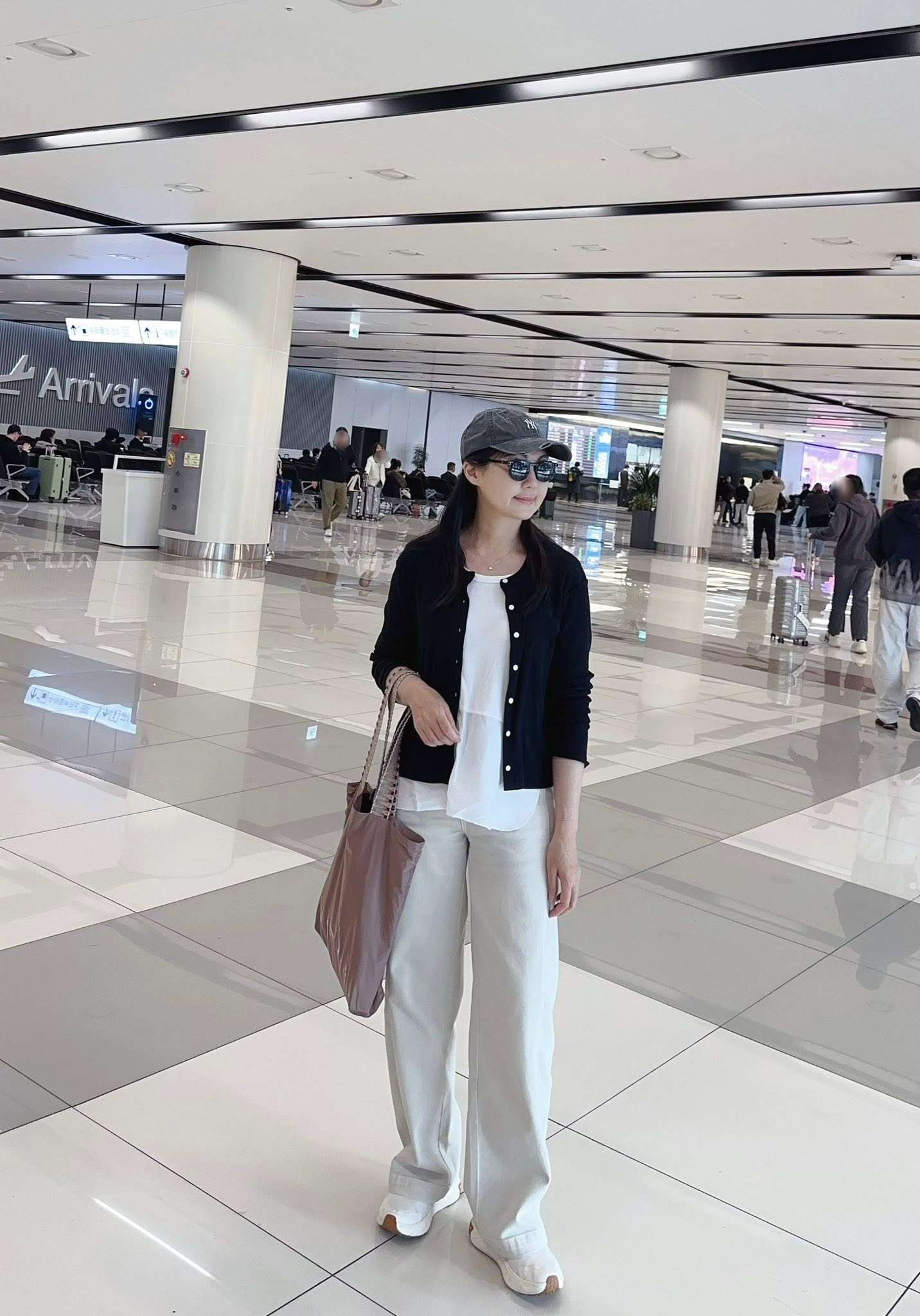 B35.奶油洗色彈性剪接彎刀褲