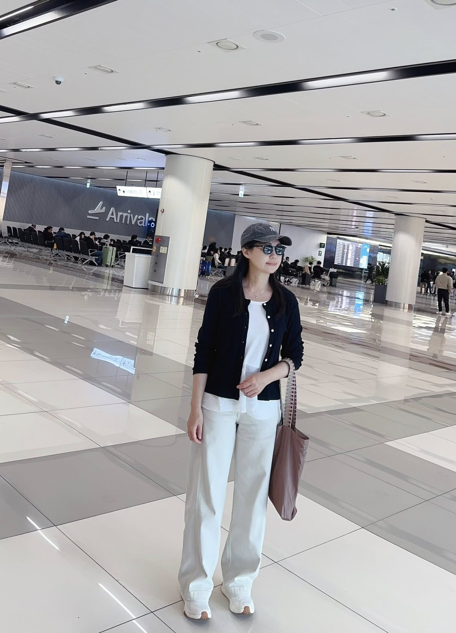 B35.奶油洗色彈性剪接彎刀褲