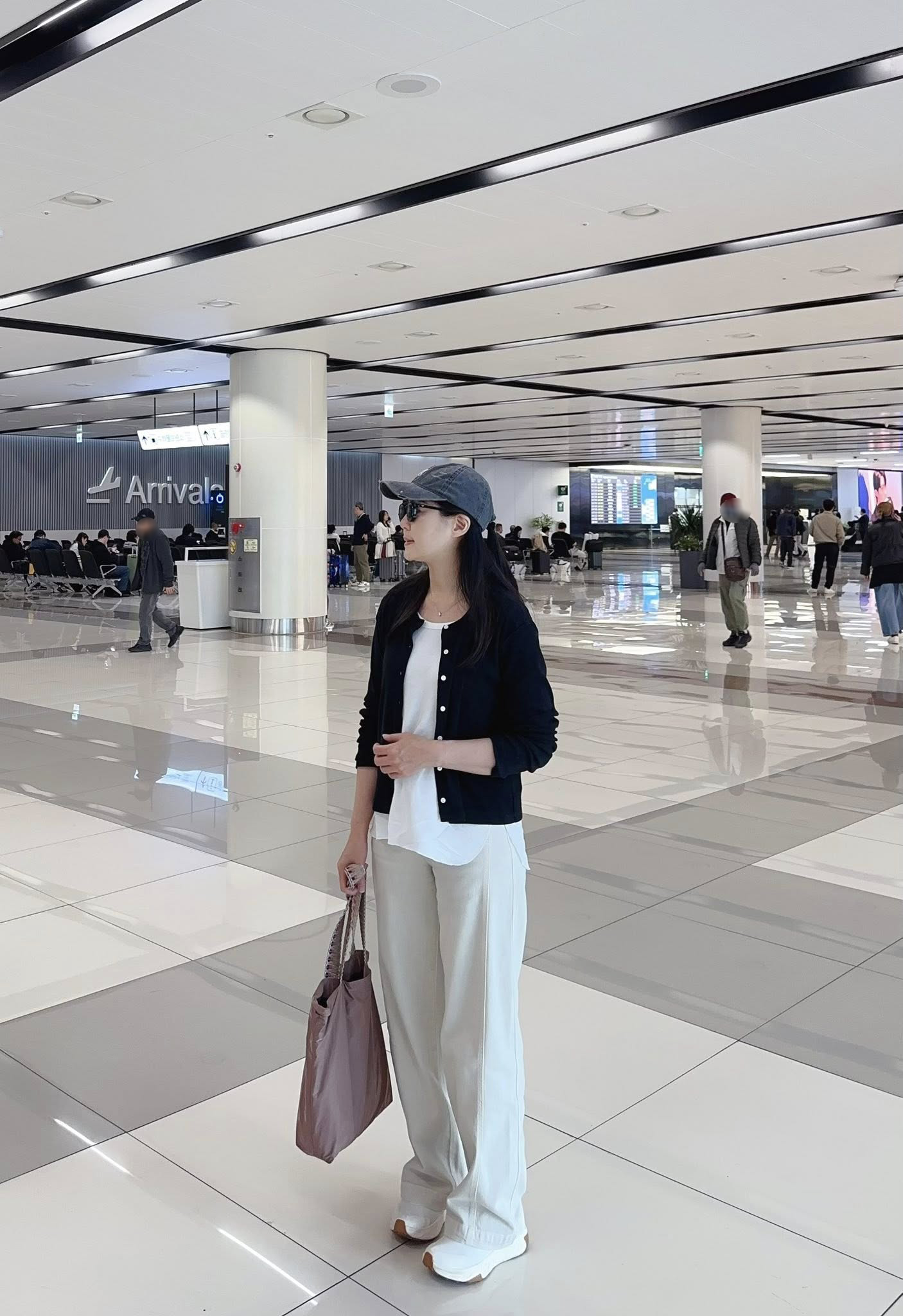 B35.奶油洗色彈性剪接彎刀褲