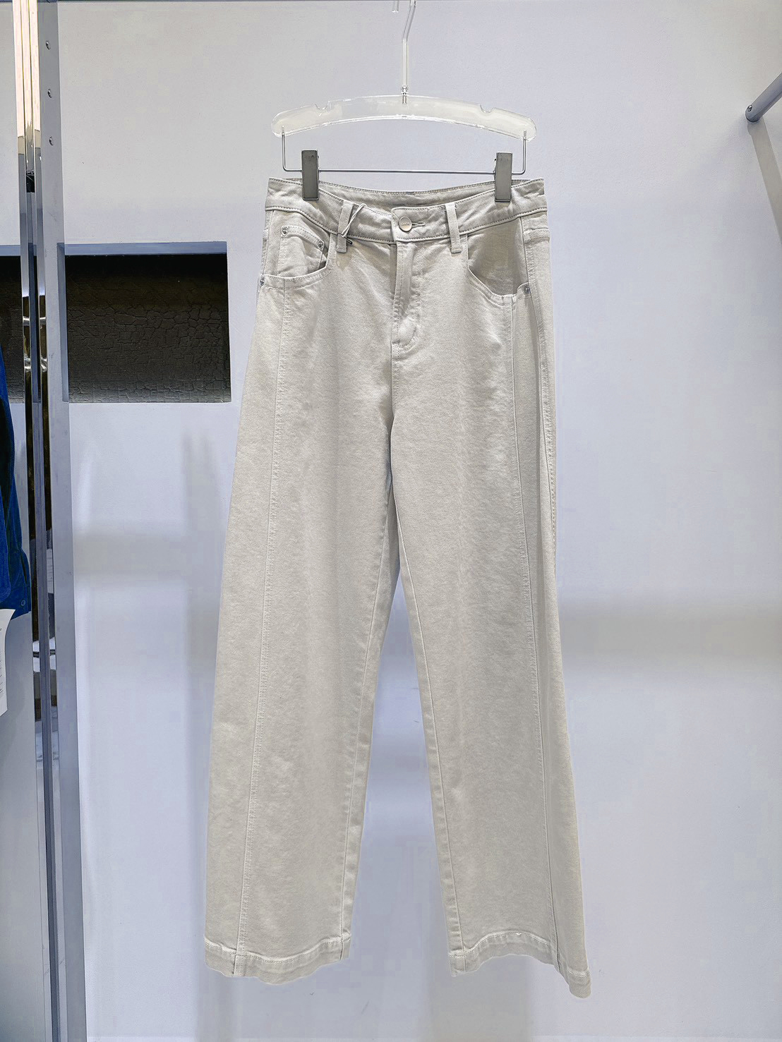 B35.奶油洗色彈性剪接彎刀褲