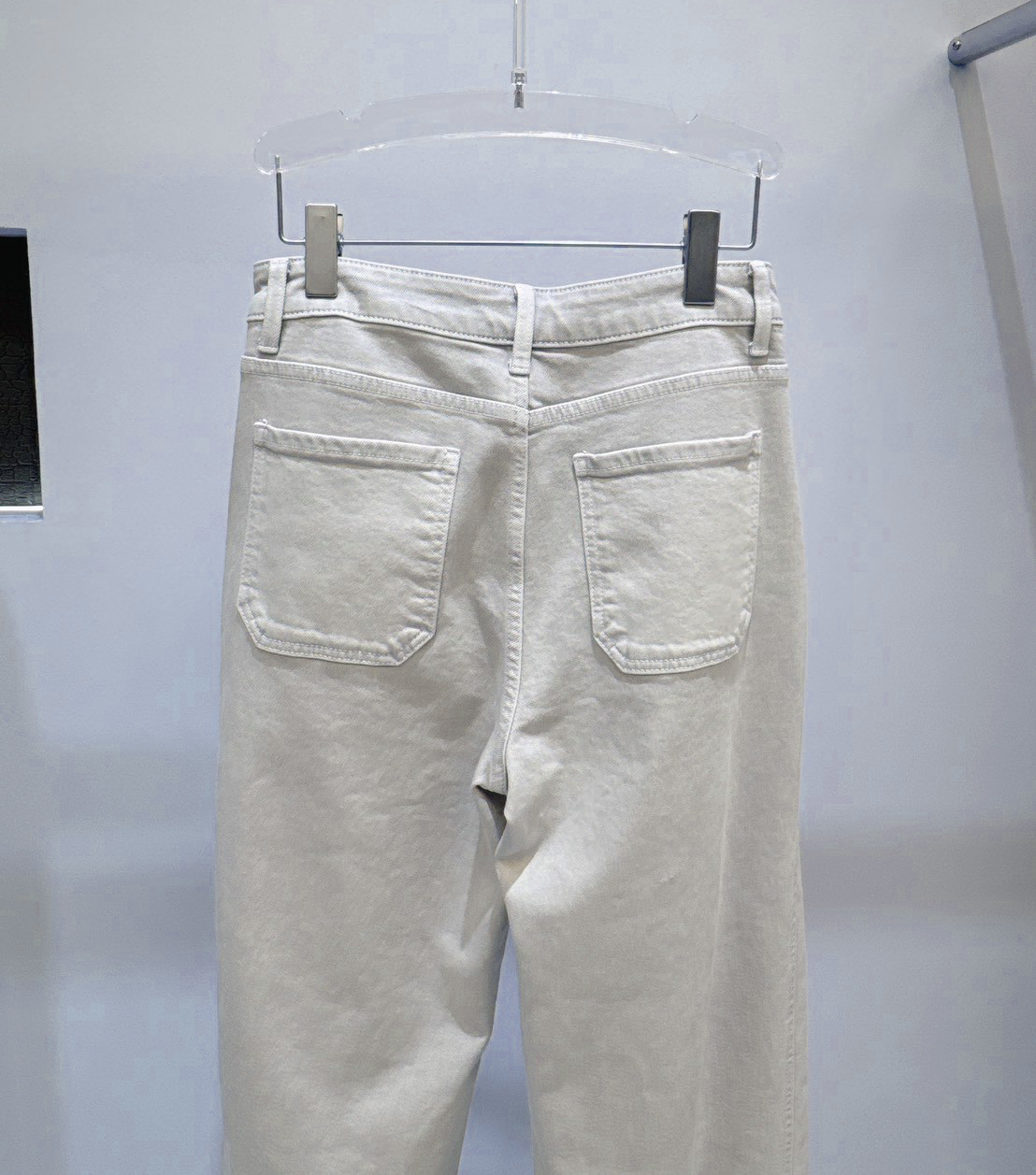 B35.奶油洗色彈性剪接彎刀褲