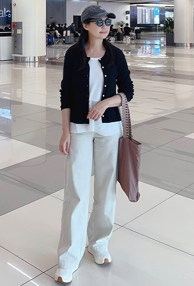 B35.奶油洗色彈性剪接彎刀褲