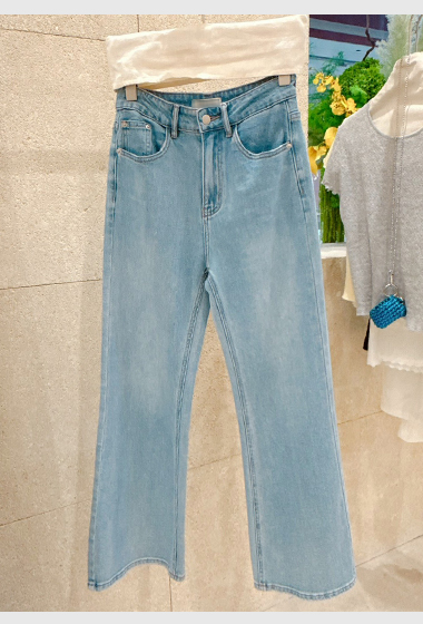 A18.後口袋可釦清爽牛仔褲