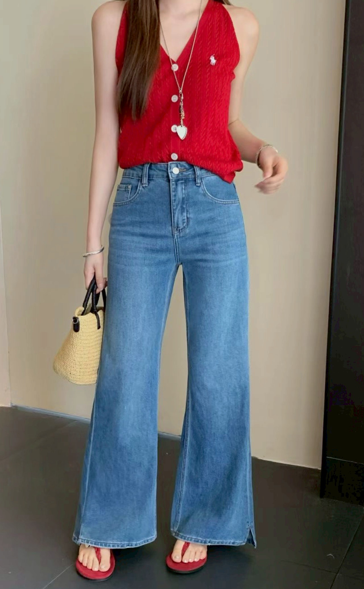 A05.褲口小開衩微靴型牛仔長褲