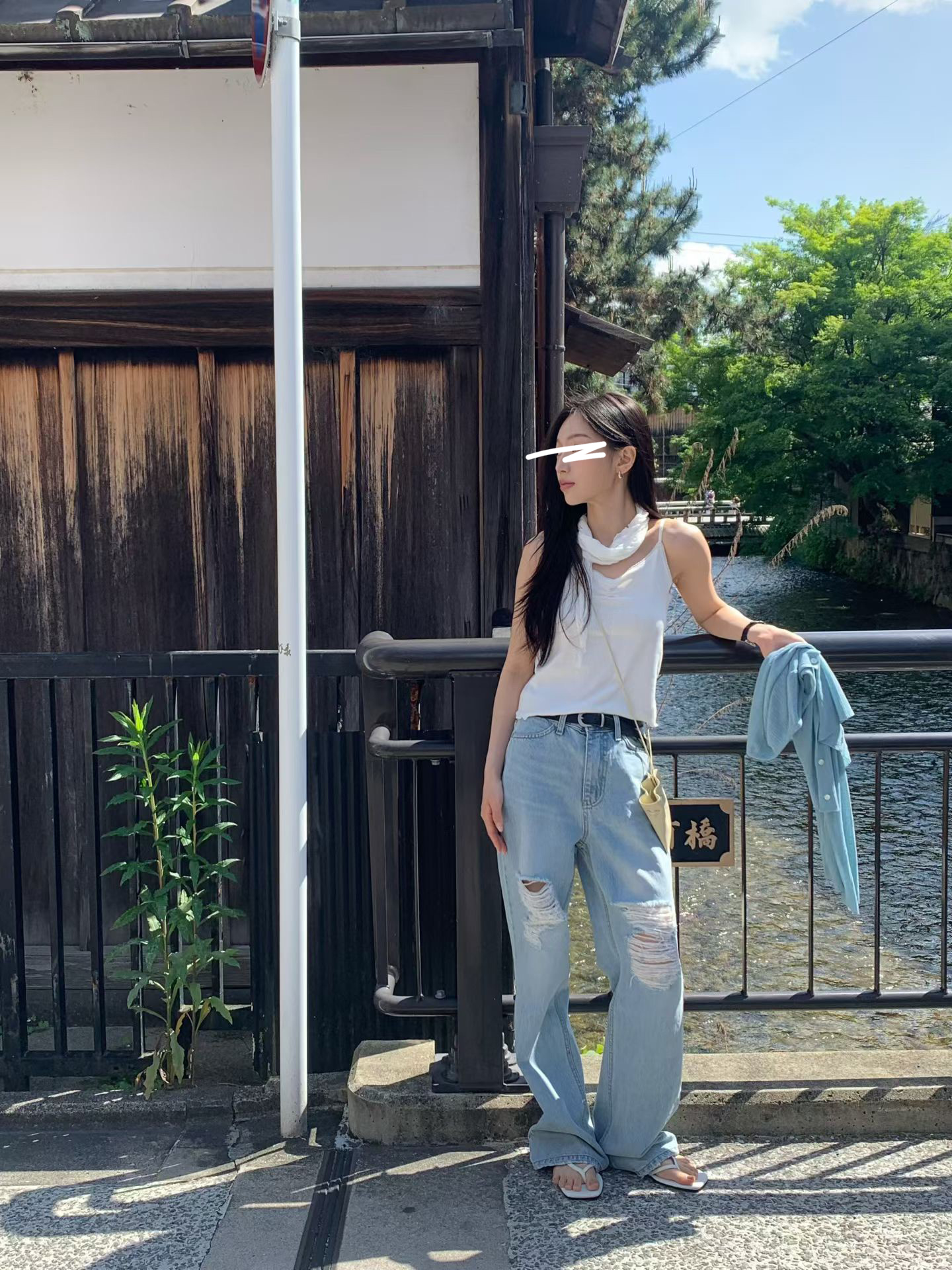 B04.大V家割破率性牛仔褲