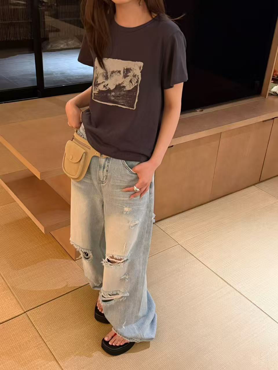 A10.破洞率性牛仔褲