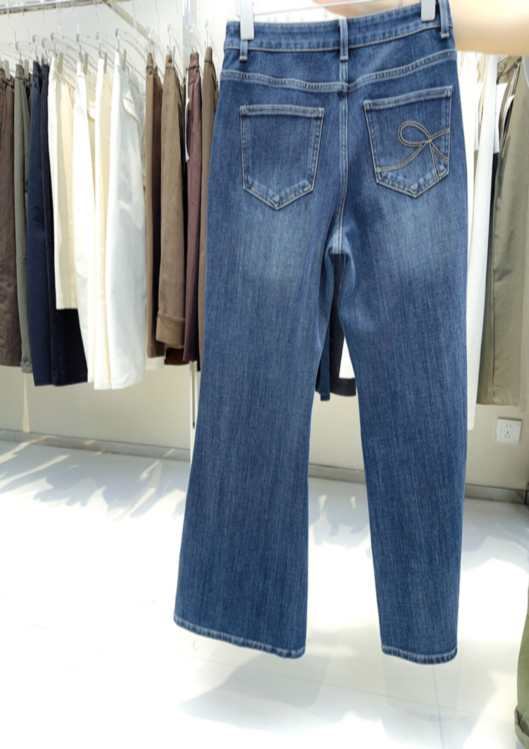 B07.蝴蝶結繡線長腿牛仔褲