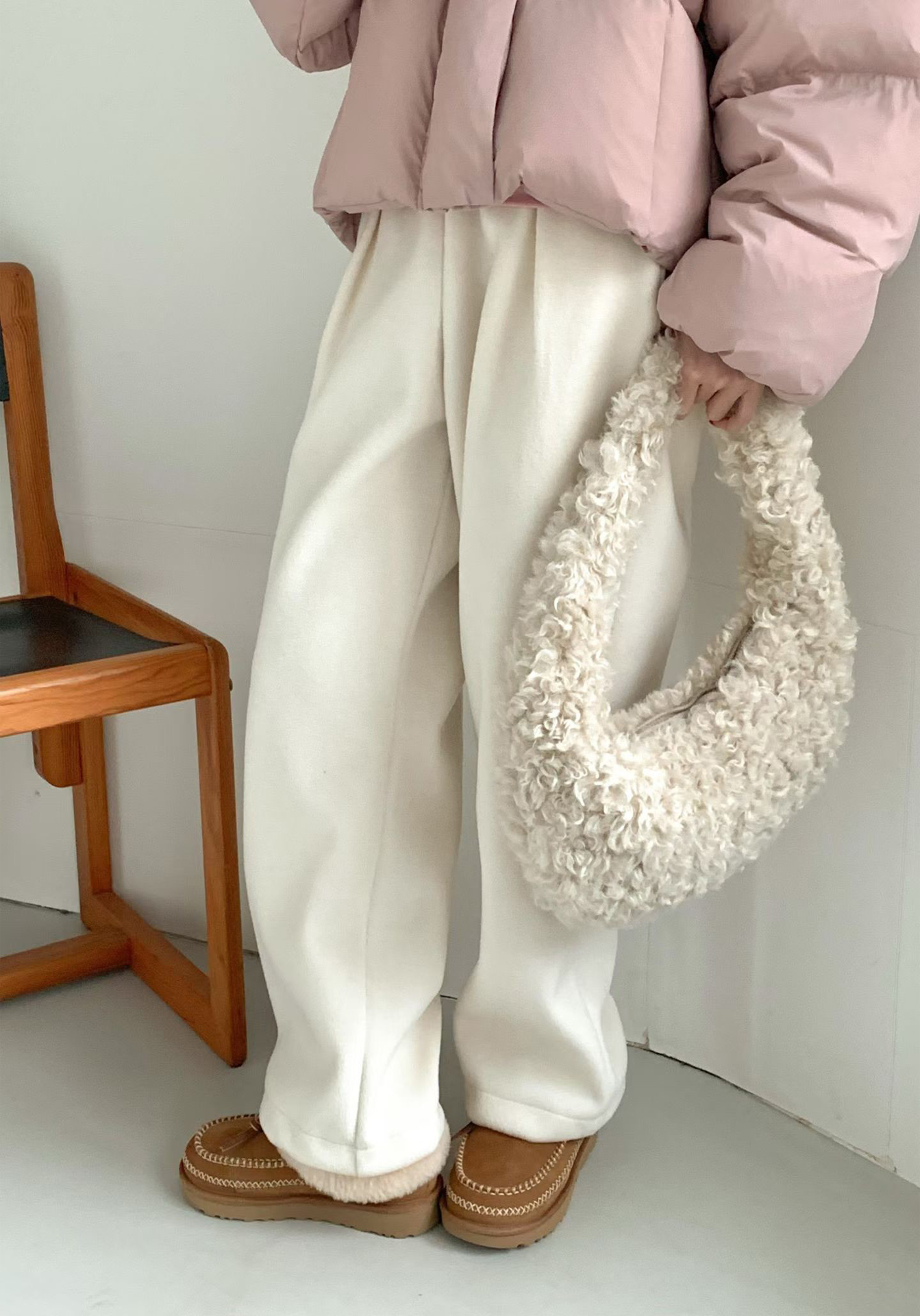 B05.前打褶褲口可束絨面休閒褲