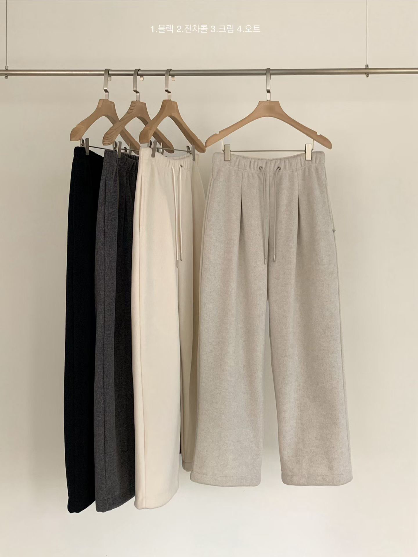 B05.前打褶褲口可束絨面休閒褲