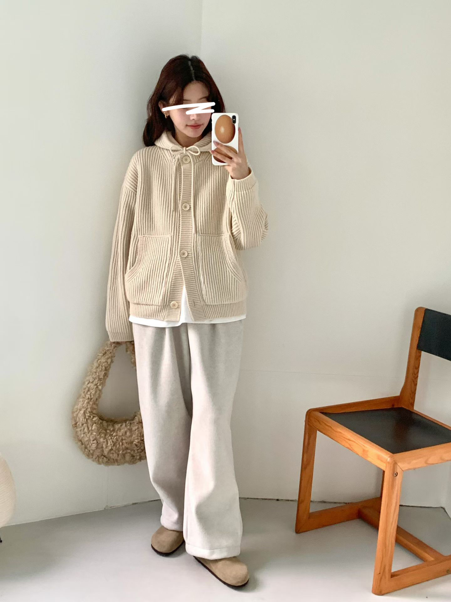 B05.前打褶褲口可束絨面休閒褲