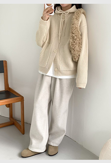 B05.前打褶褲口可束絨面休閒褲