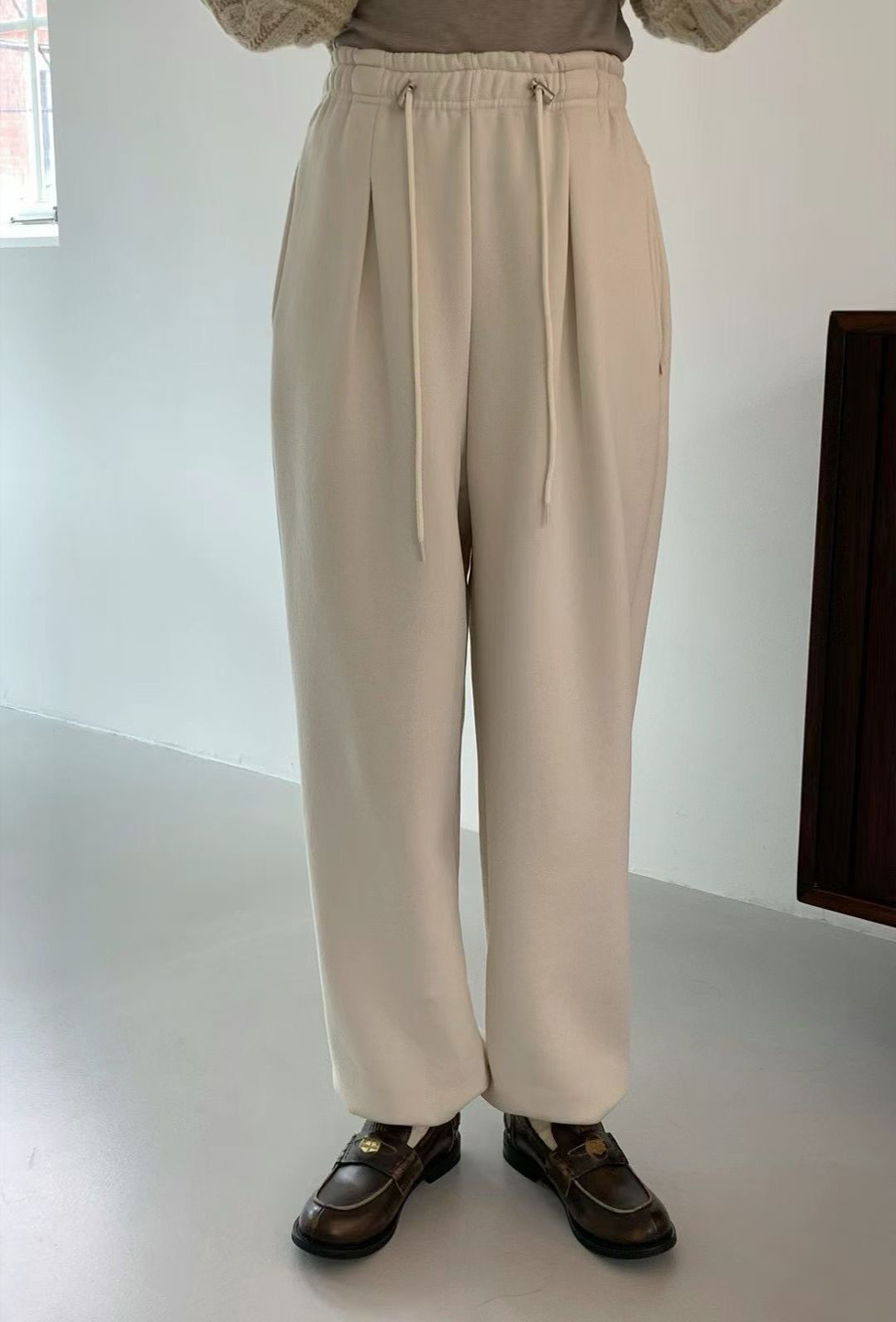 B04.前打褶褲口可束內刷毛棉質長褲