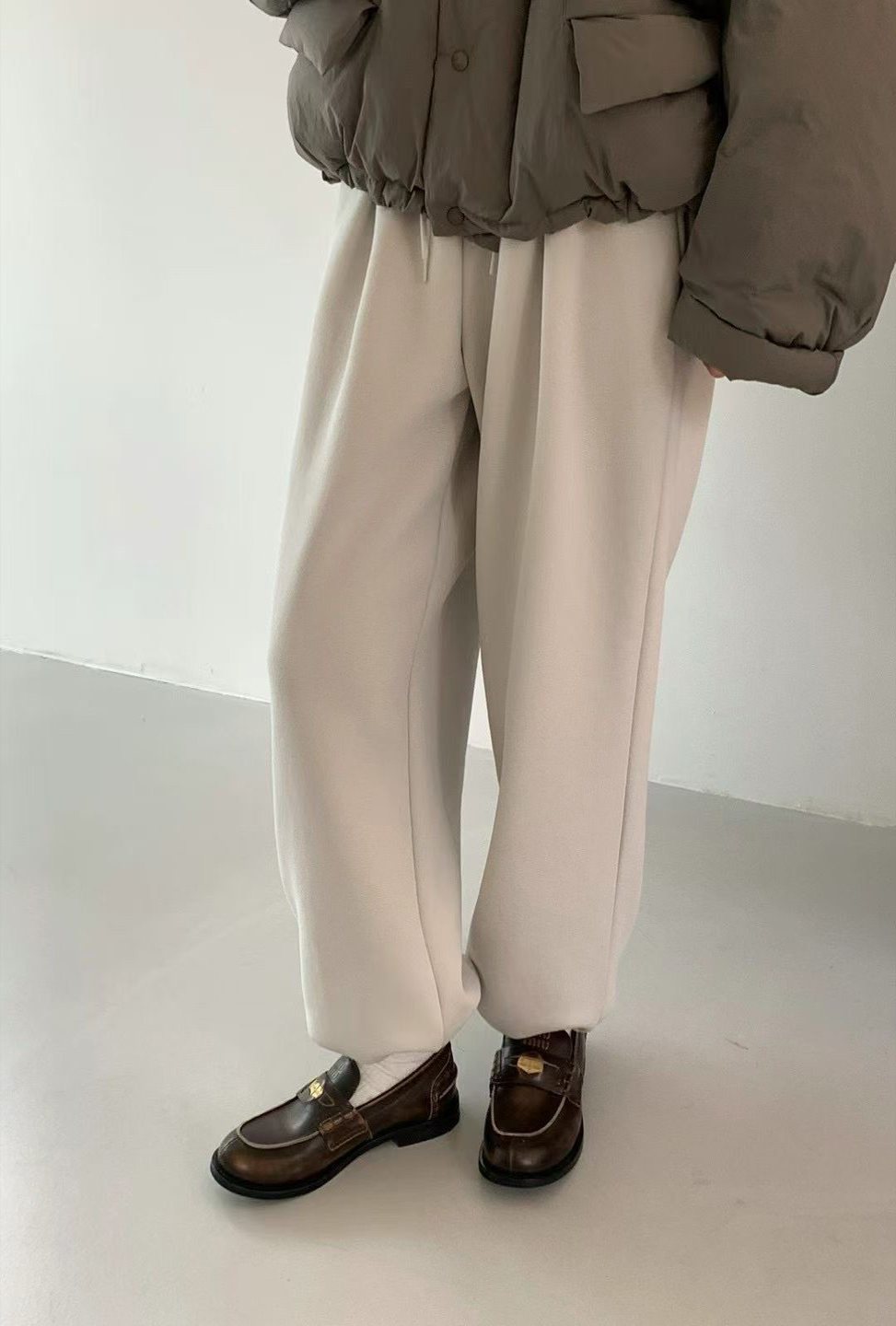 B04.前打褶褲口可束內刷毛棉質長褲