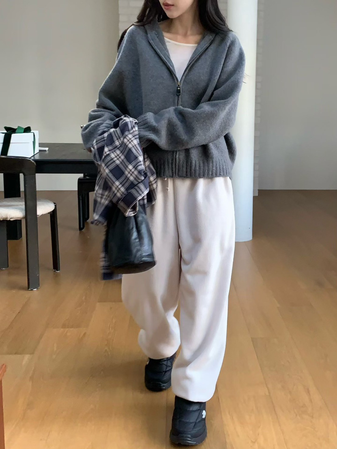 A06.小V家休閒縮口彈性針織褲