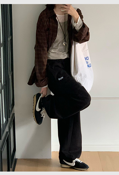 A02.小V家側邊小繡字舒適棉褲