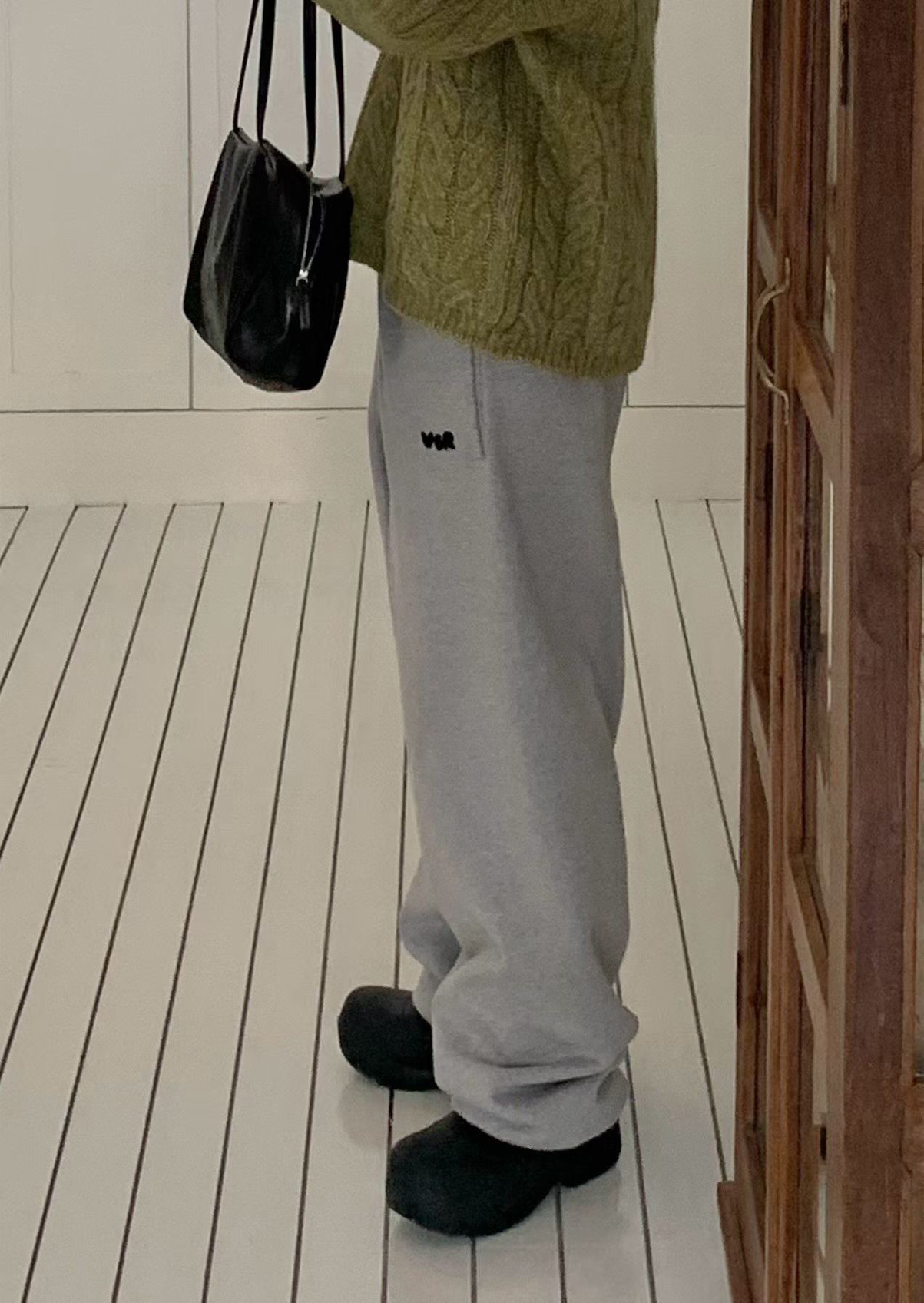 A02.小V家側邊小繡字舒適棉褲