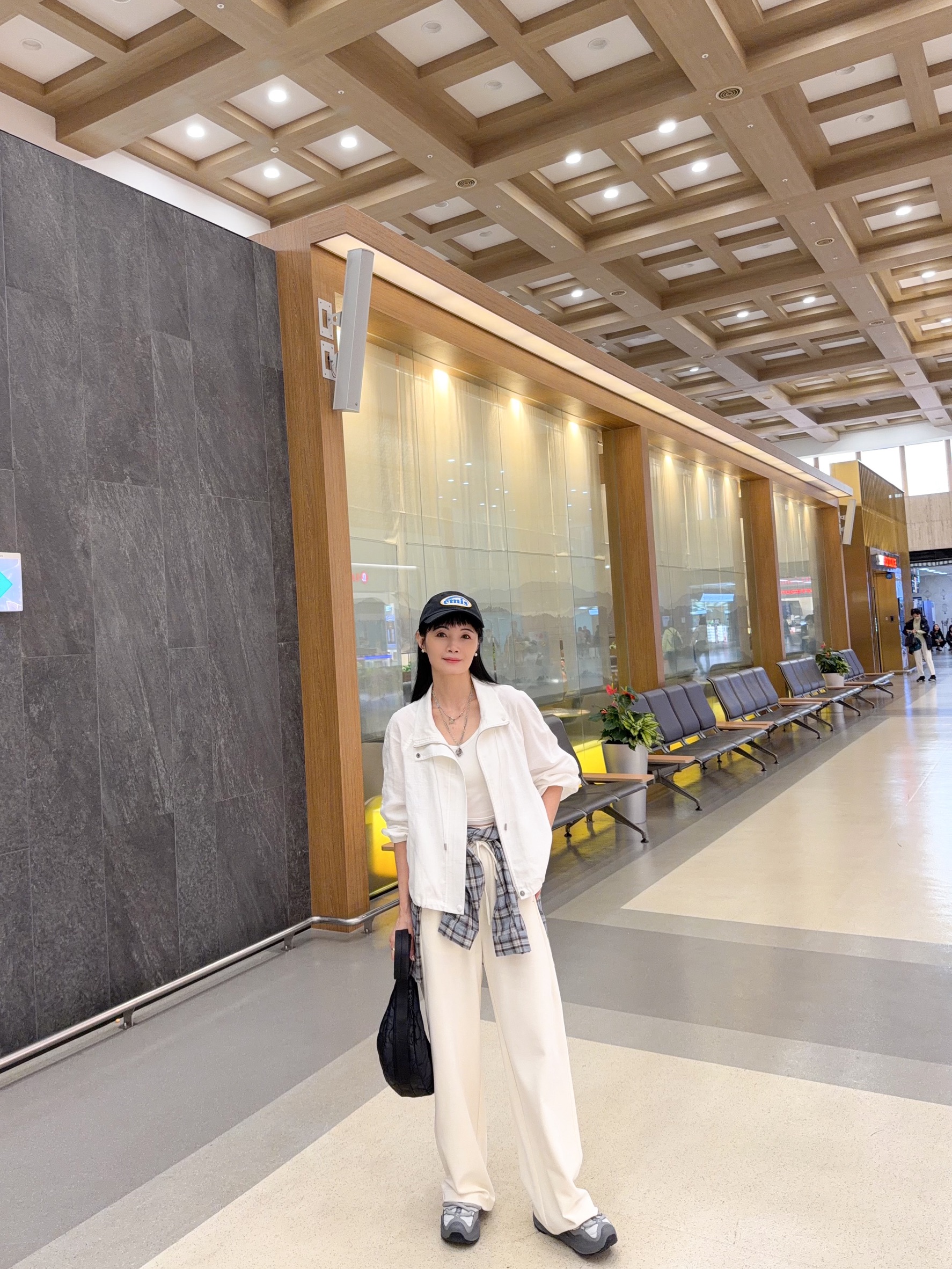 B100.顯瘦側拼接後單邊口袋休閒長褲