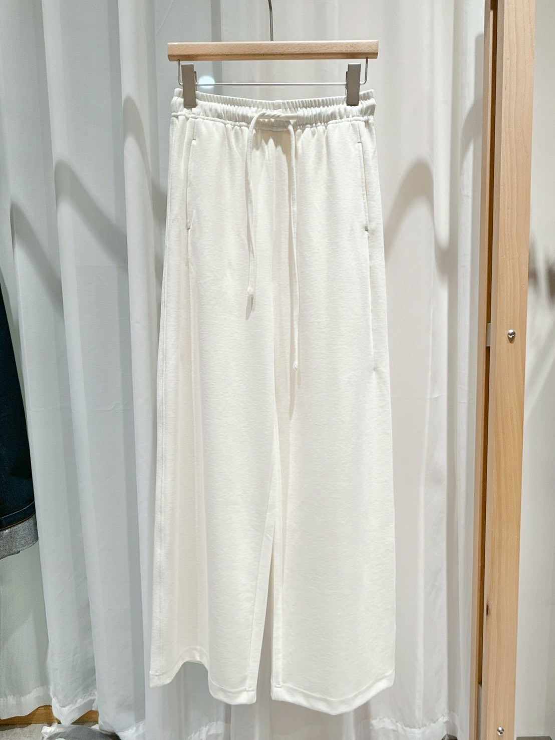 B100.顯瘦側拼接後單邊口袋休閒長褲