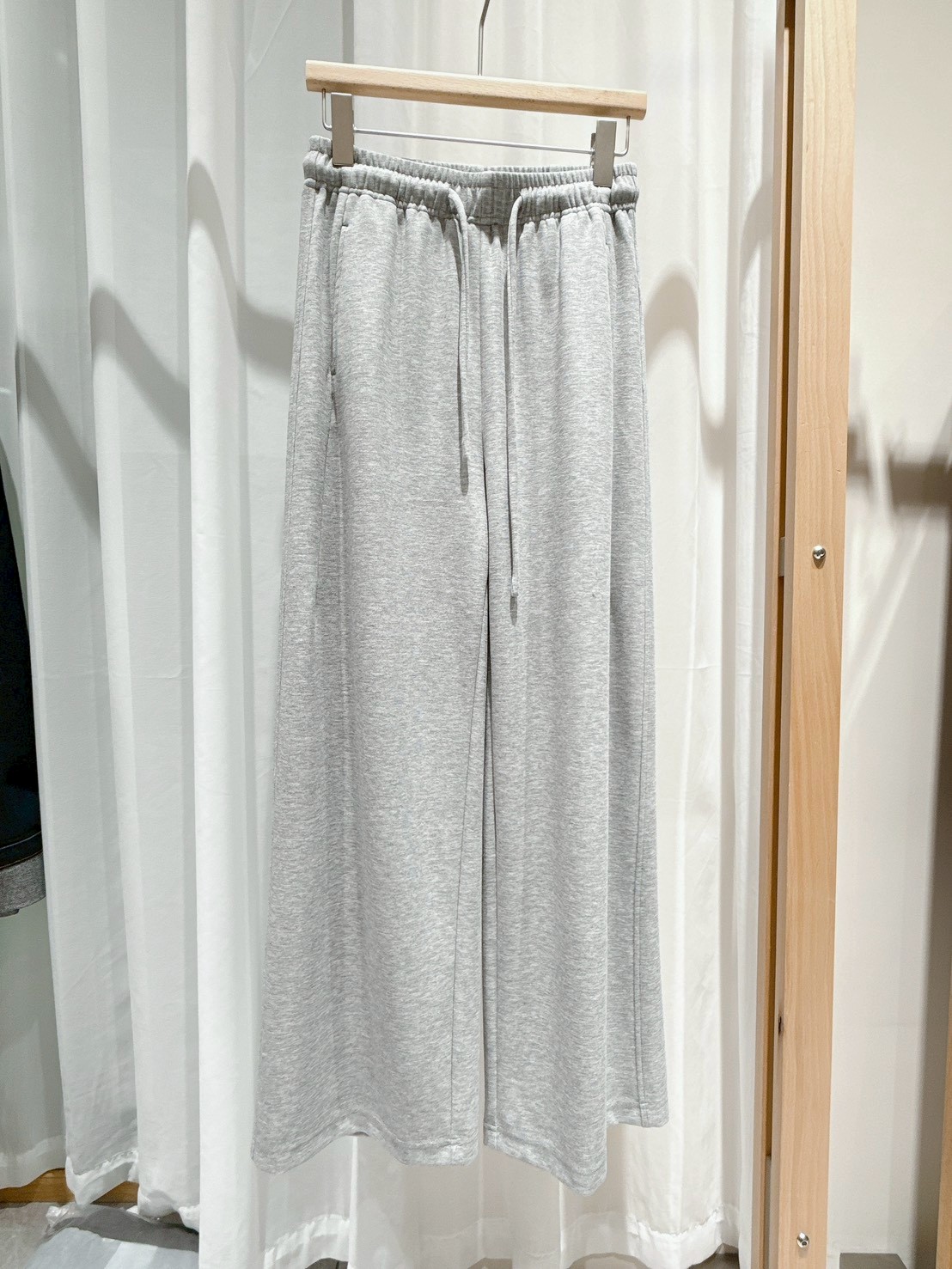 B100.顯瘦側拼接後單邊口袋休閒長褲