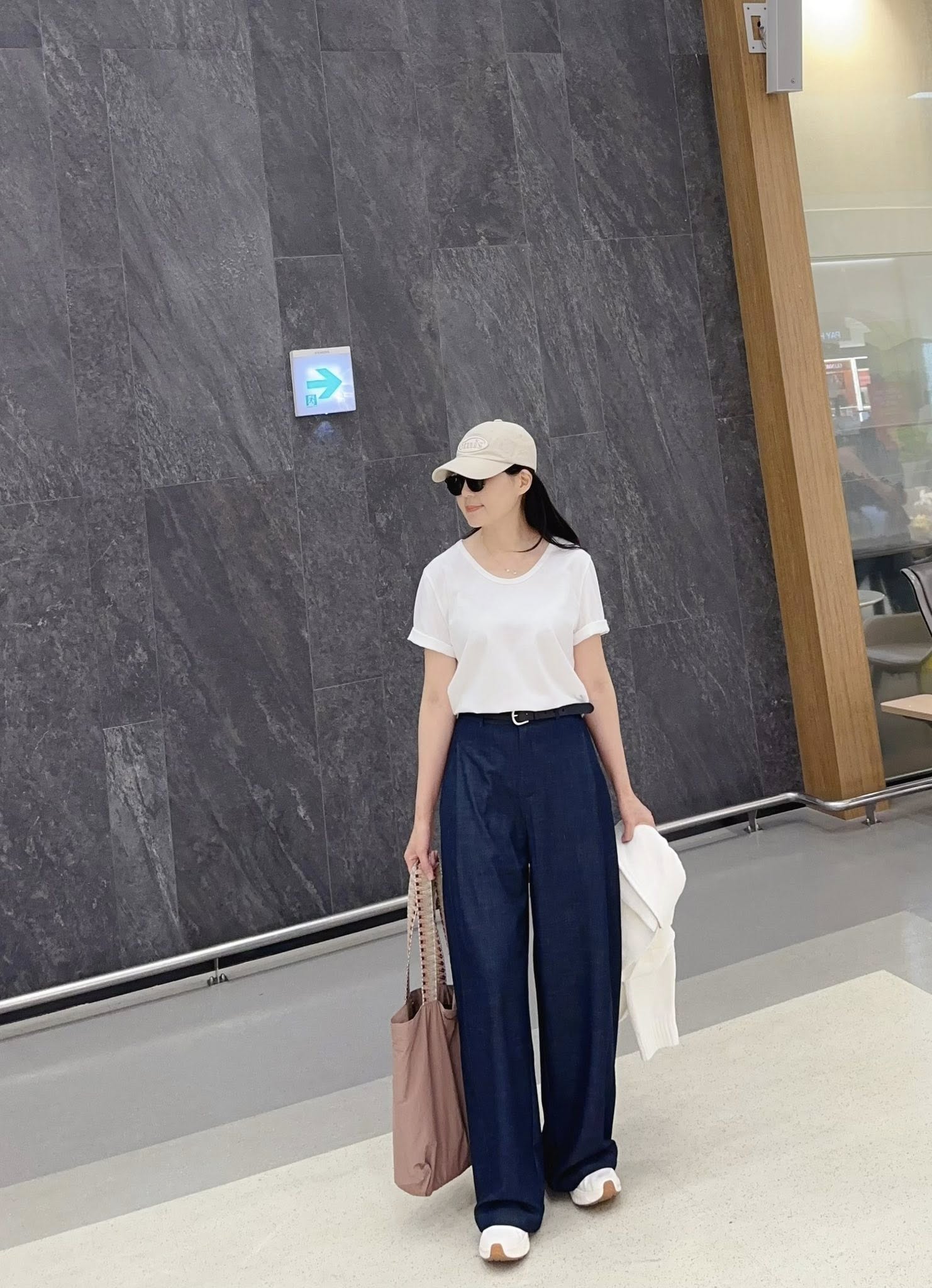 B113.星星家藏肉前壓褶寬褲