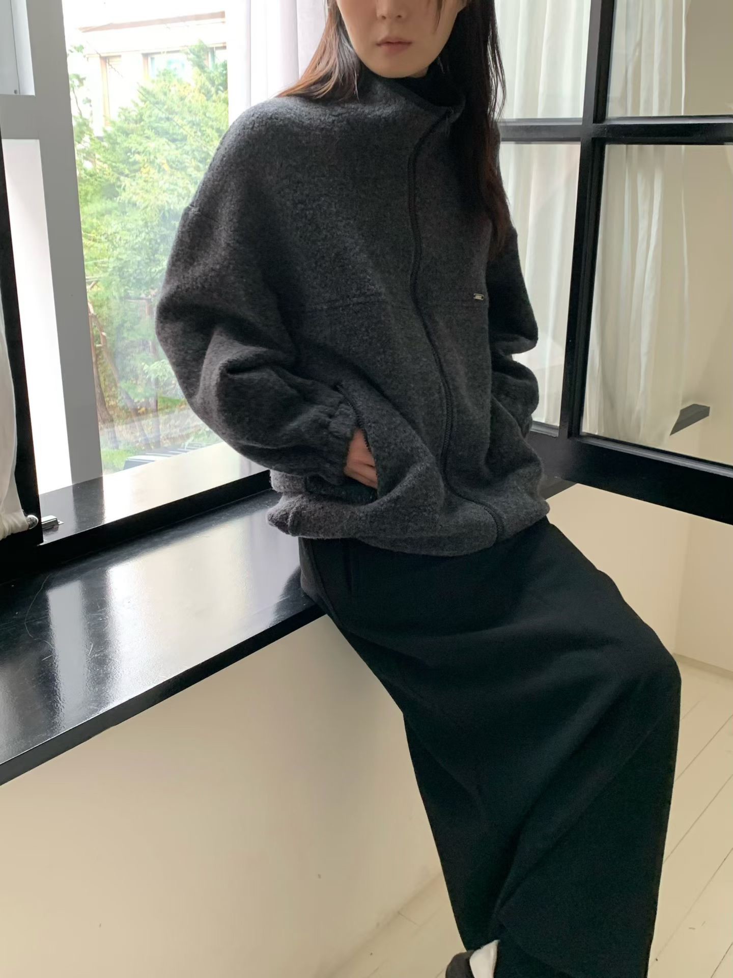 B66.纖瘦家修身後開釵長裙