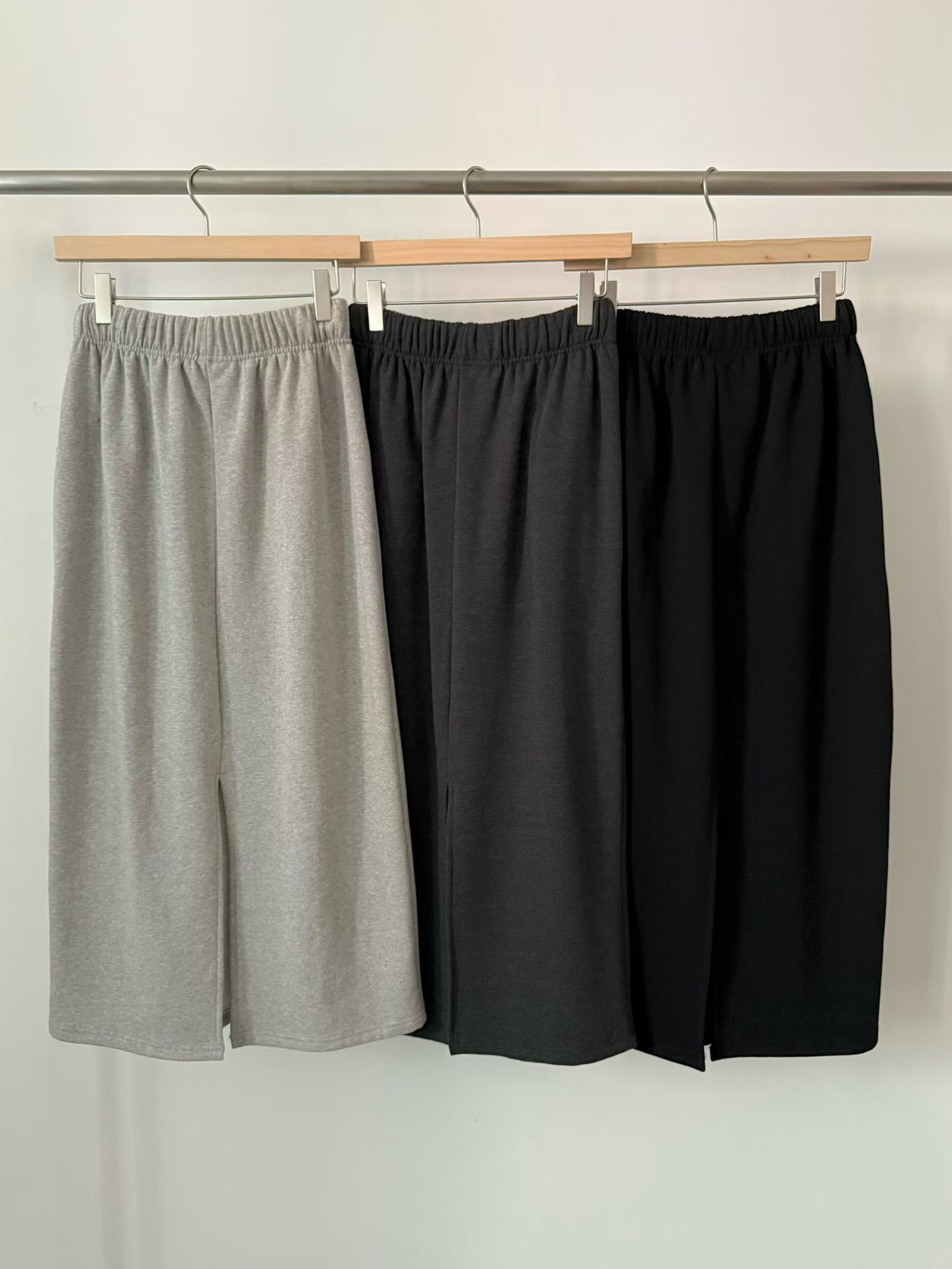 A63.輕鬆內磨毛後開衩休閒裙