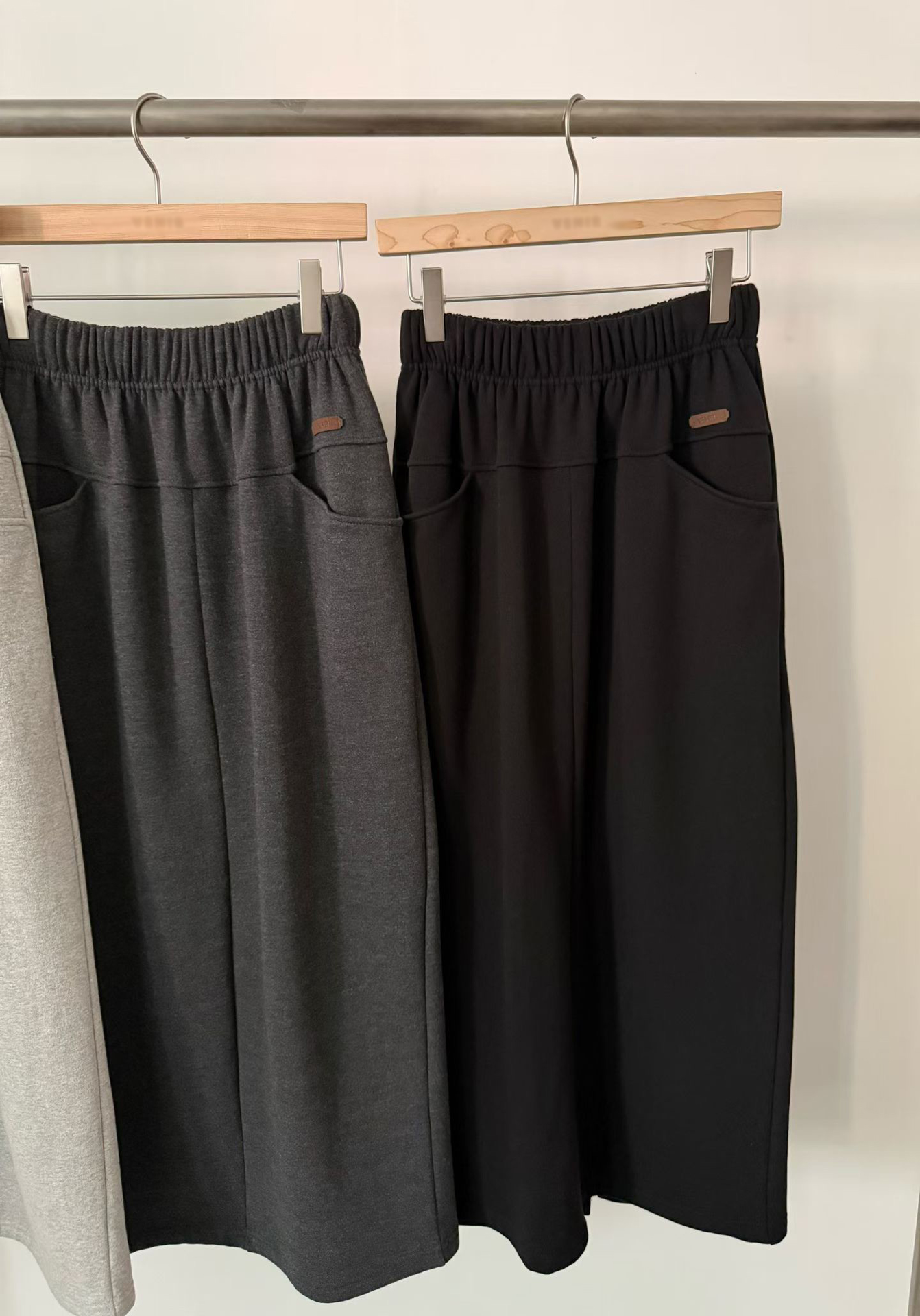 A63.輕鬆內磨毛後開衩休閒裙