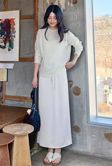 B46.微光澤拉繩修身長裙