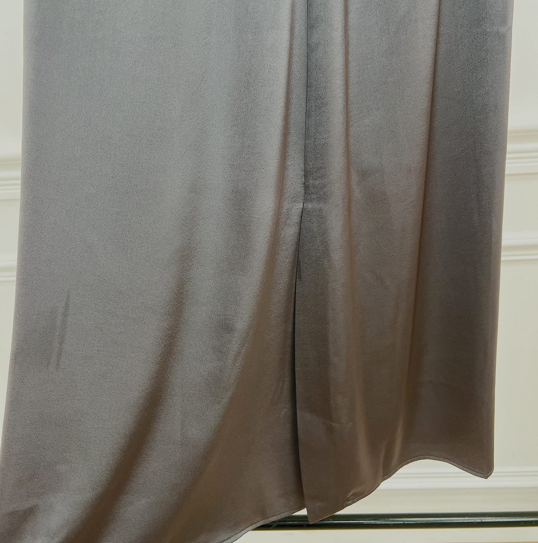 B46.微光澤拉繩修身長裙