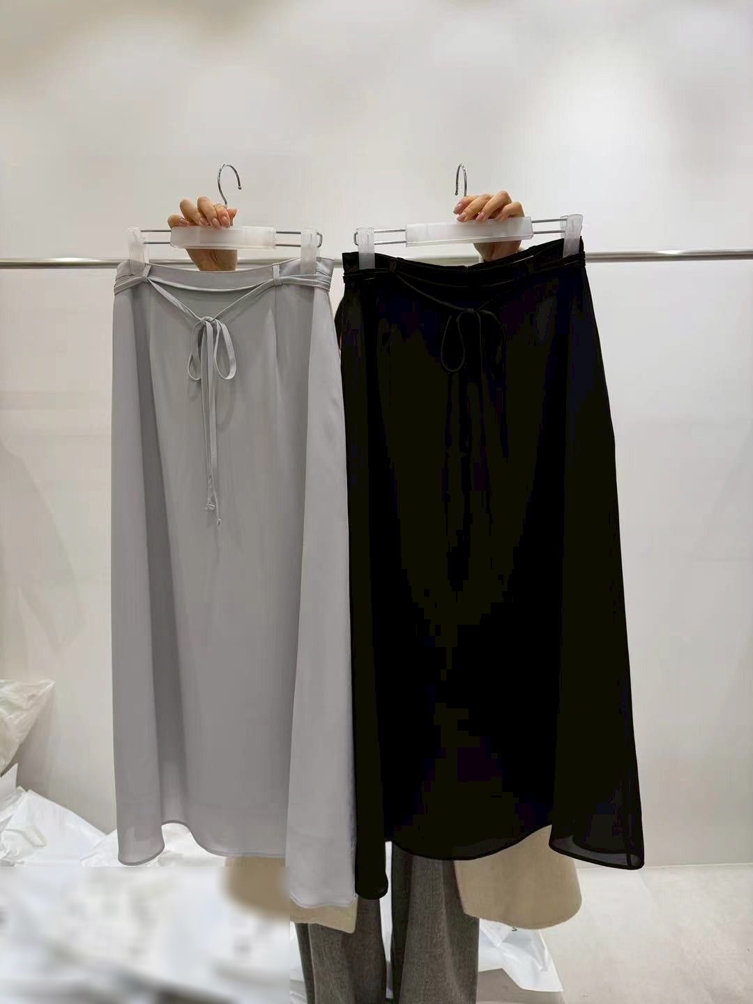 B46.質感家微光澤氣質加分長裙