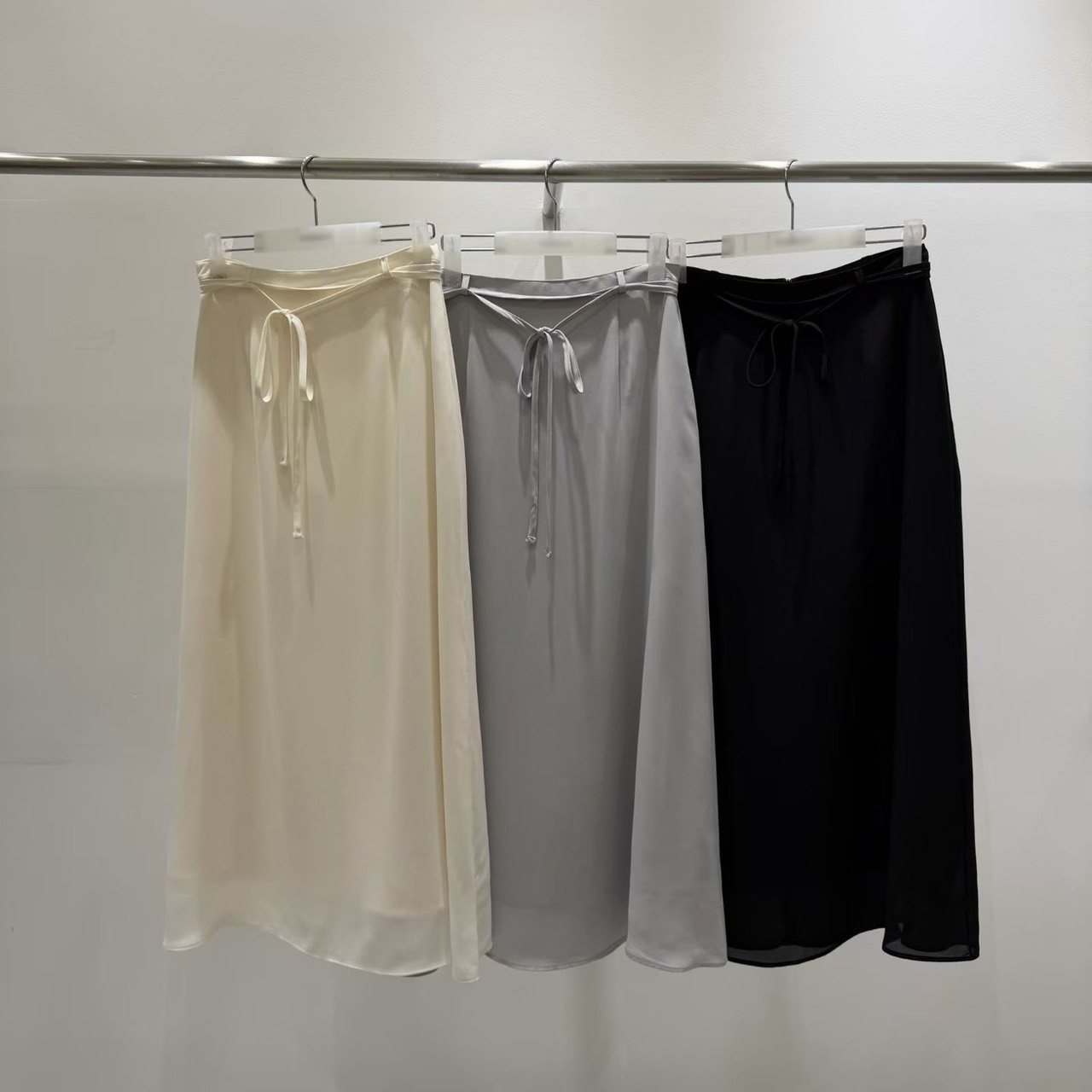 B46.質感家微光澤氣質加分長裙